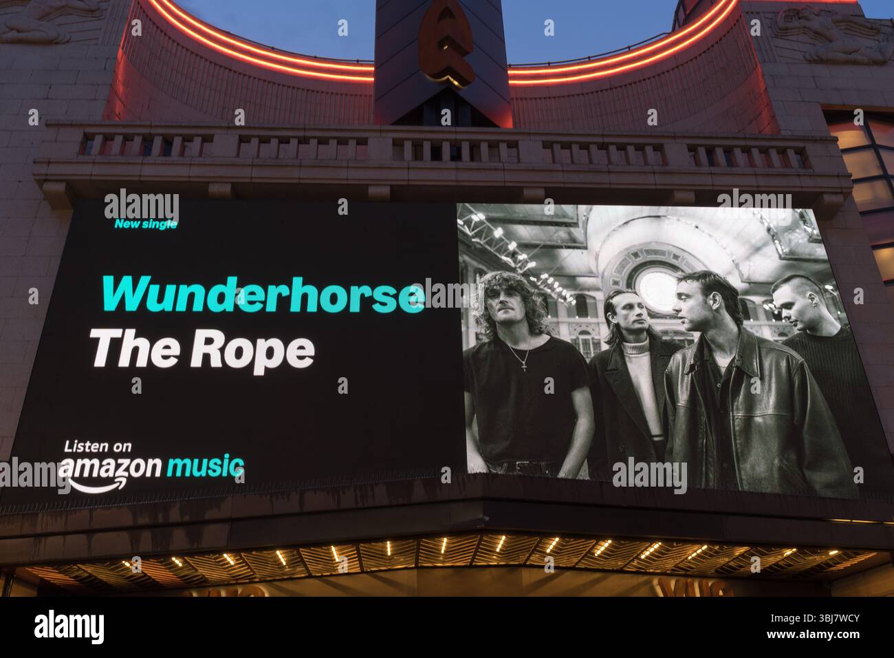 Hören Sie sich Wunderhorse – The Rope jetzt bei Amazon Music an – düstere Indie-Rock-Vibes, die jederzeit gestreamt werden, um Ihre ultimative Musikwiedergabe zu erhalten. Stockfoto