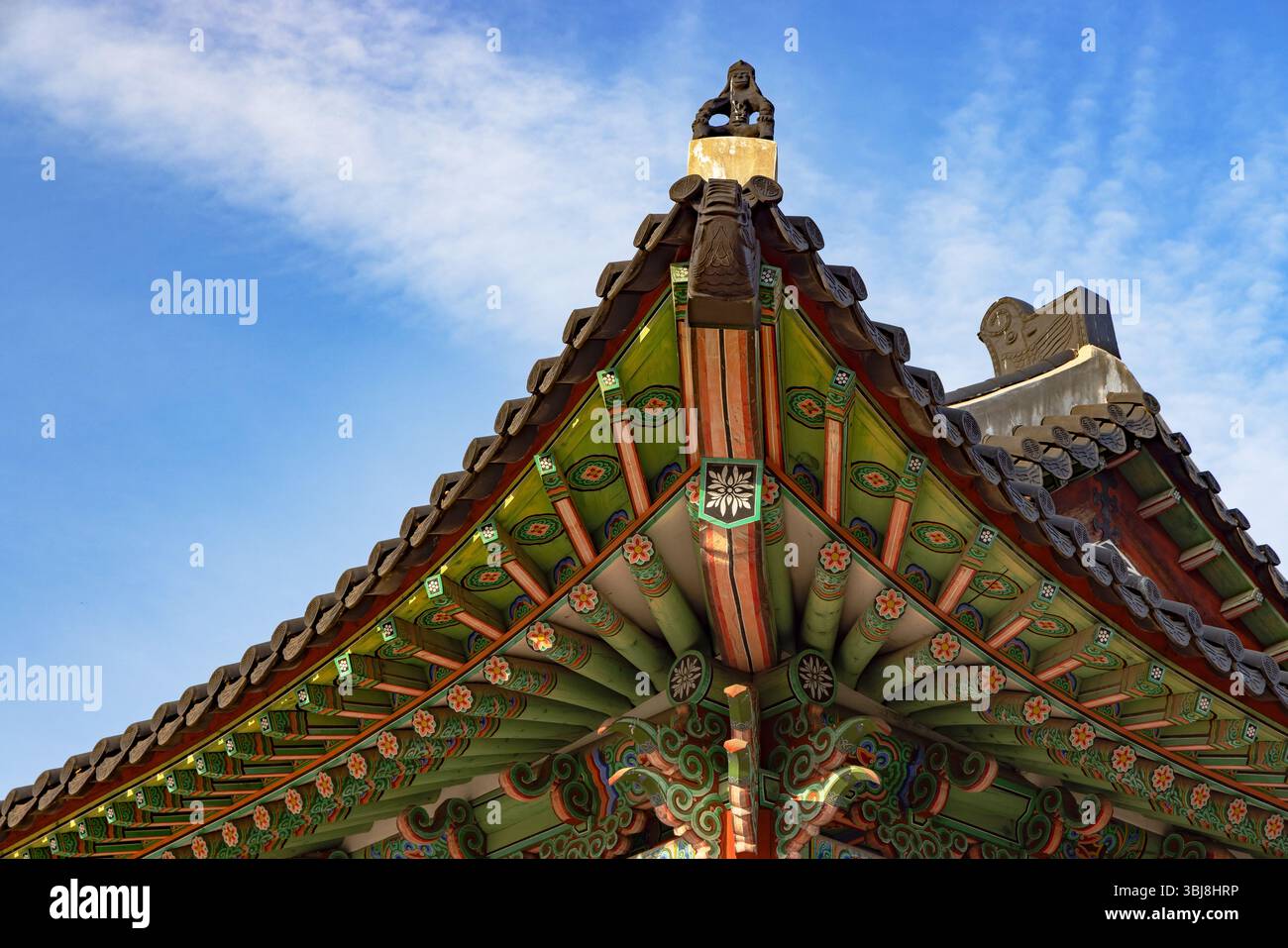 Tor zum Hwaseong-Festungspalast (UNESCO-Weltkulturerbe), Suwon, Provinz Gyeonggi, Südkorea Stockfoto