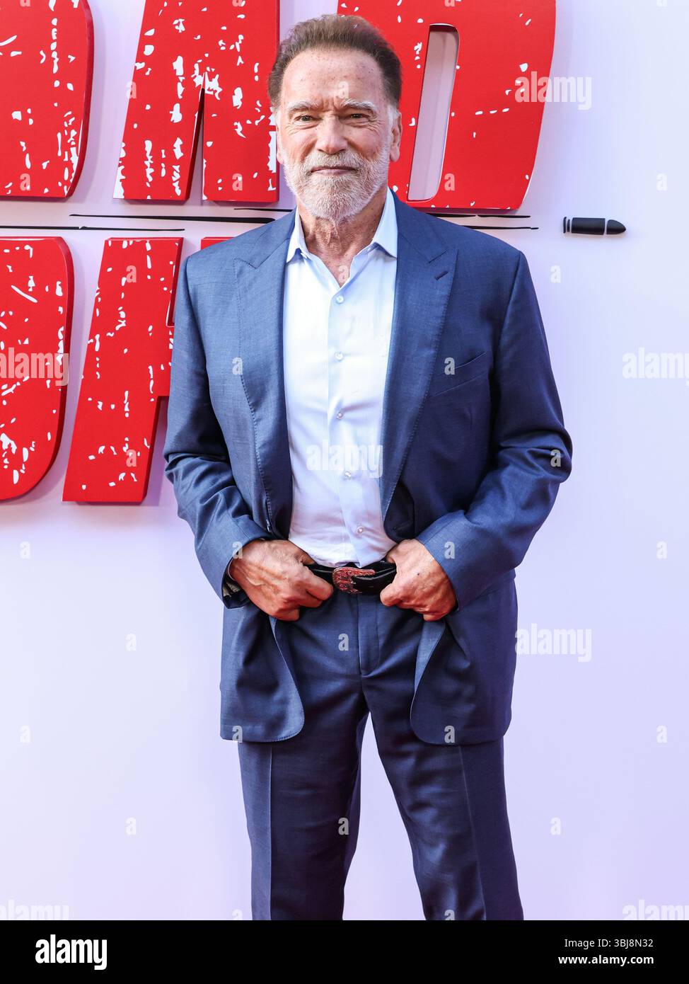 HOLLYWOOD, LOS ANGELES, KALIFORNIEN, USA - 11. JUNI: Österreichischer und amerikanischer Schauspieler, ehemaliger Gouverneur von Kalifornien, Geschäftsmann, ehemaliger Politiker und ehemaliger professioneller Bodybuilder Arnold Schwarzenegger kommt zur Los Angeles Premiere von Netflix 'FUBAR' Staffel 2, die am 11. Juni 2025 im Netflix Tudum Theater in Hollywood, Los Angeles, Kalifornien, USA stattfindet. (Foto: Xavier Collin/Image Press Agency) Stockfoto