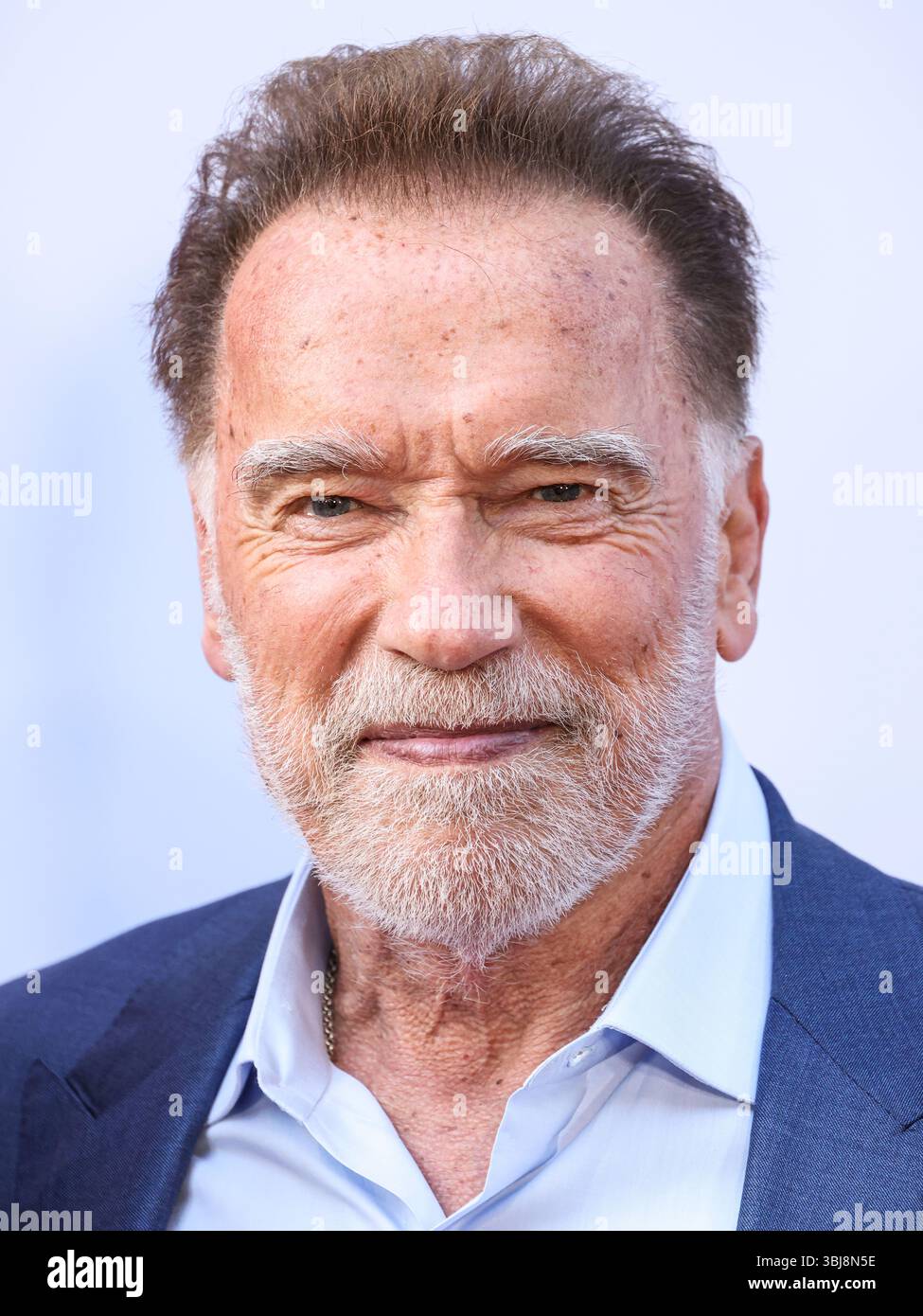 HOLLYWOOD, LOS ANGELES, KALIFORNIEN, USA - 11. JUNI: Österreichischer und amerikanischer Schauspieler, ehemaliger Gouverneur von Kalifornien, Geschäftsmann, ehemaliger Politiker und ehemaliger professioneller Bodybuilder Arnold Schwarzenegger kommt zur Los Angeles Premiere von Netflix 'FUBAR' Staffel 2, die am 11. Juni 2025 im Netflix Tudum Theater in Hollywood, Los Angeles, Kalifornien, USA stattfindet. (Foto: Xavier Collin/Image Press Agency) Stockfoto