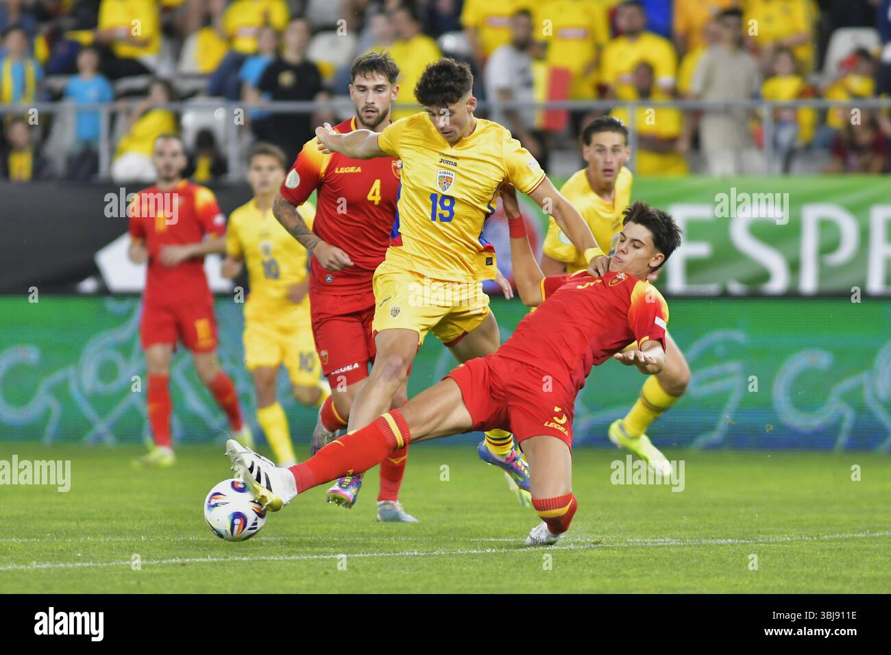 Ioan Vermesan 19 und Bodin Tomasevic 5 während der UEFA-Fußball-Europameisterschaft EURO U19 - Rumänien gegen Montenegro am 13. Juni 2025 Stockfoto