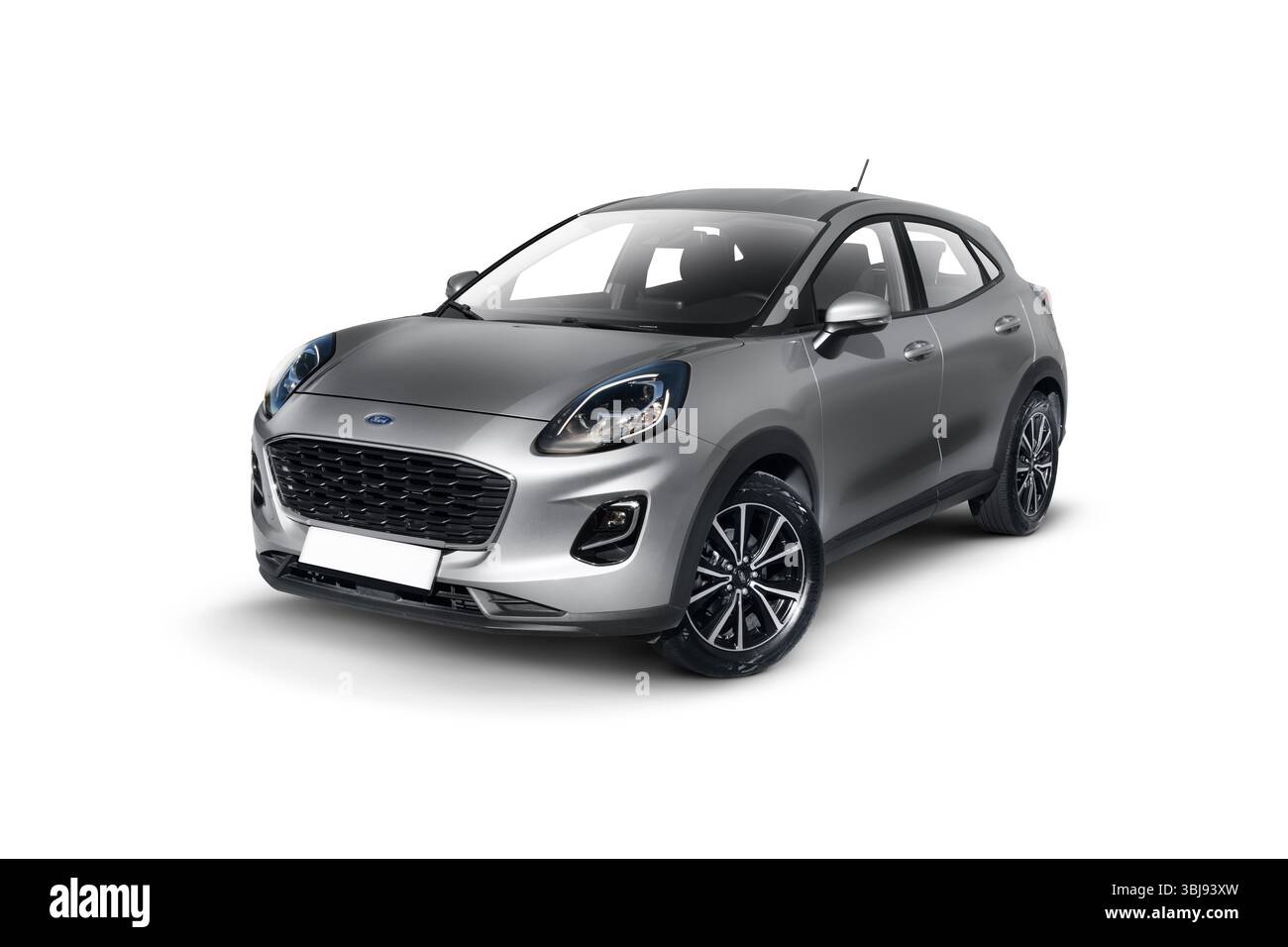 Izmir, Türkei - 08. Mai 2025: Grauer 2023 Ford Puma in dynamischer linksseitiger Pose mit gedrehten Rädern, künstlerisch auf weißem Hintergrund positioniert Stockfoto