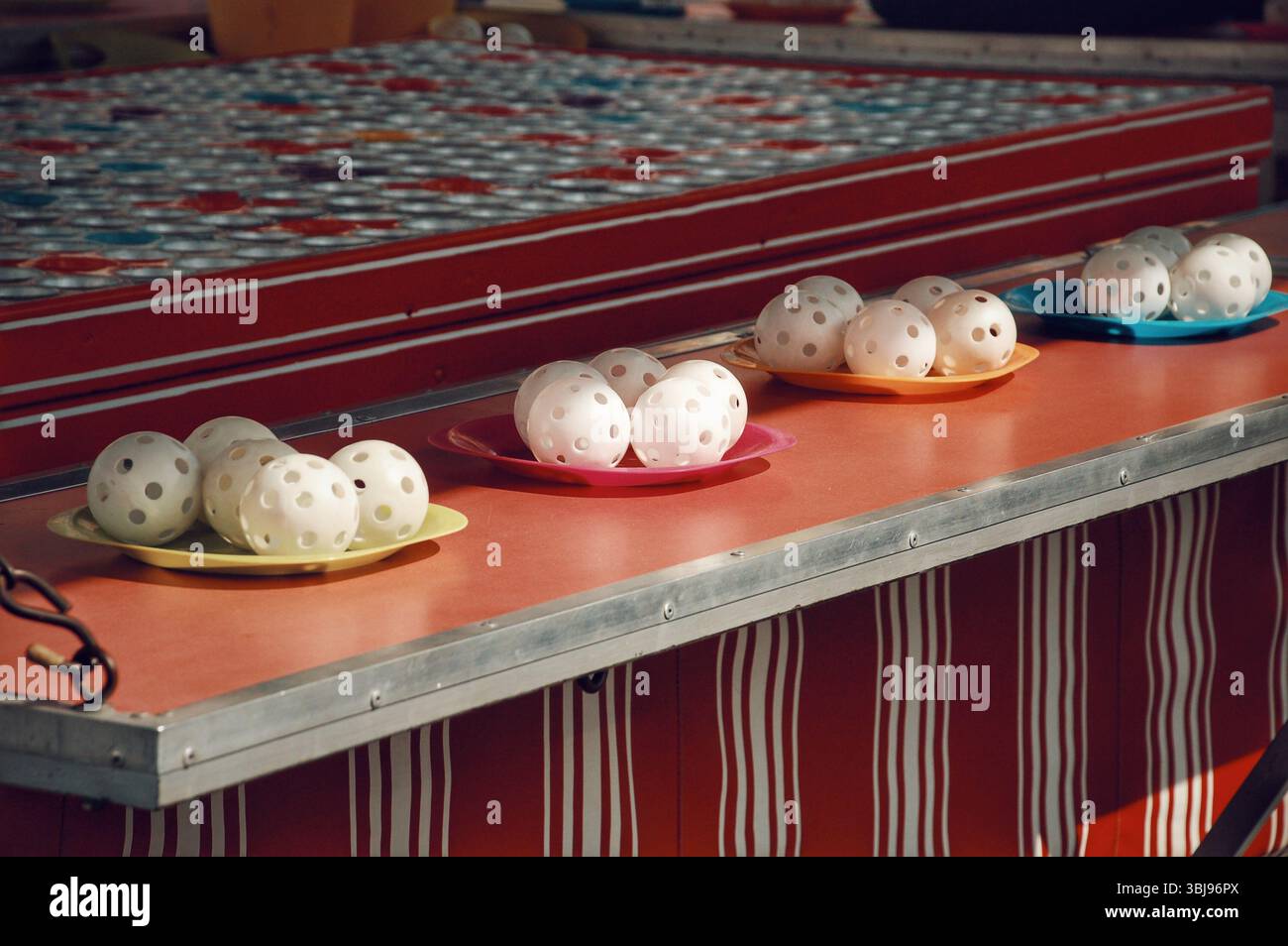 Karneval Whistle Ball werfen Spiel Stockfoto