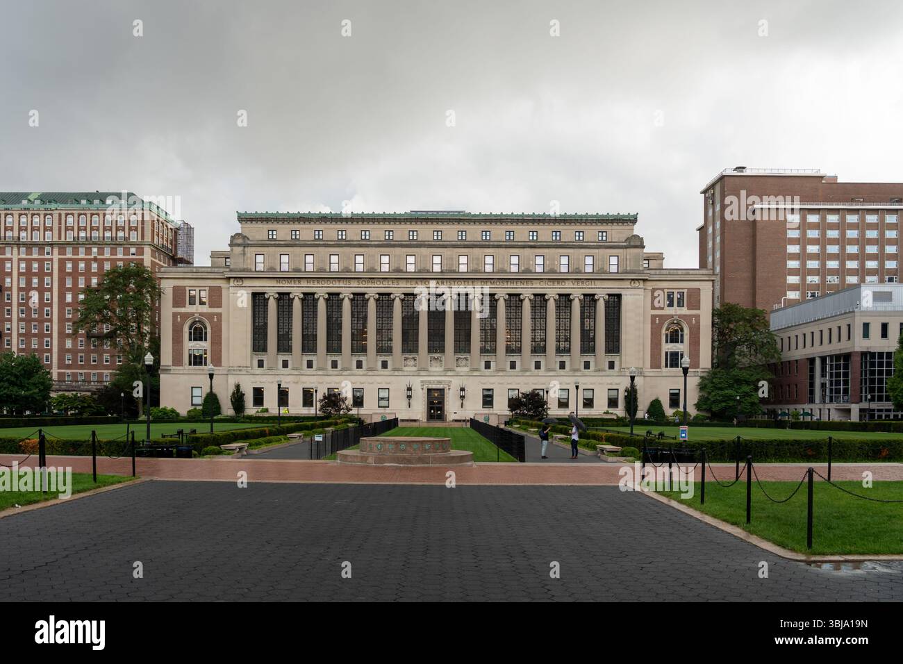 New York City, NY, USA - 22. August 2022: Bürogebäude des US-amerikanischen Marine- und Luftfahrtabteilung am Pier 57 in New York City, USA. Stockfoto