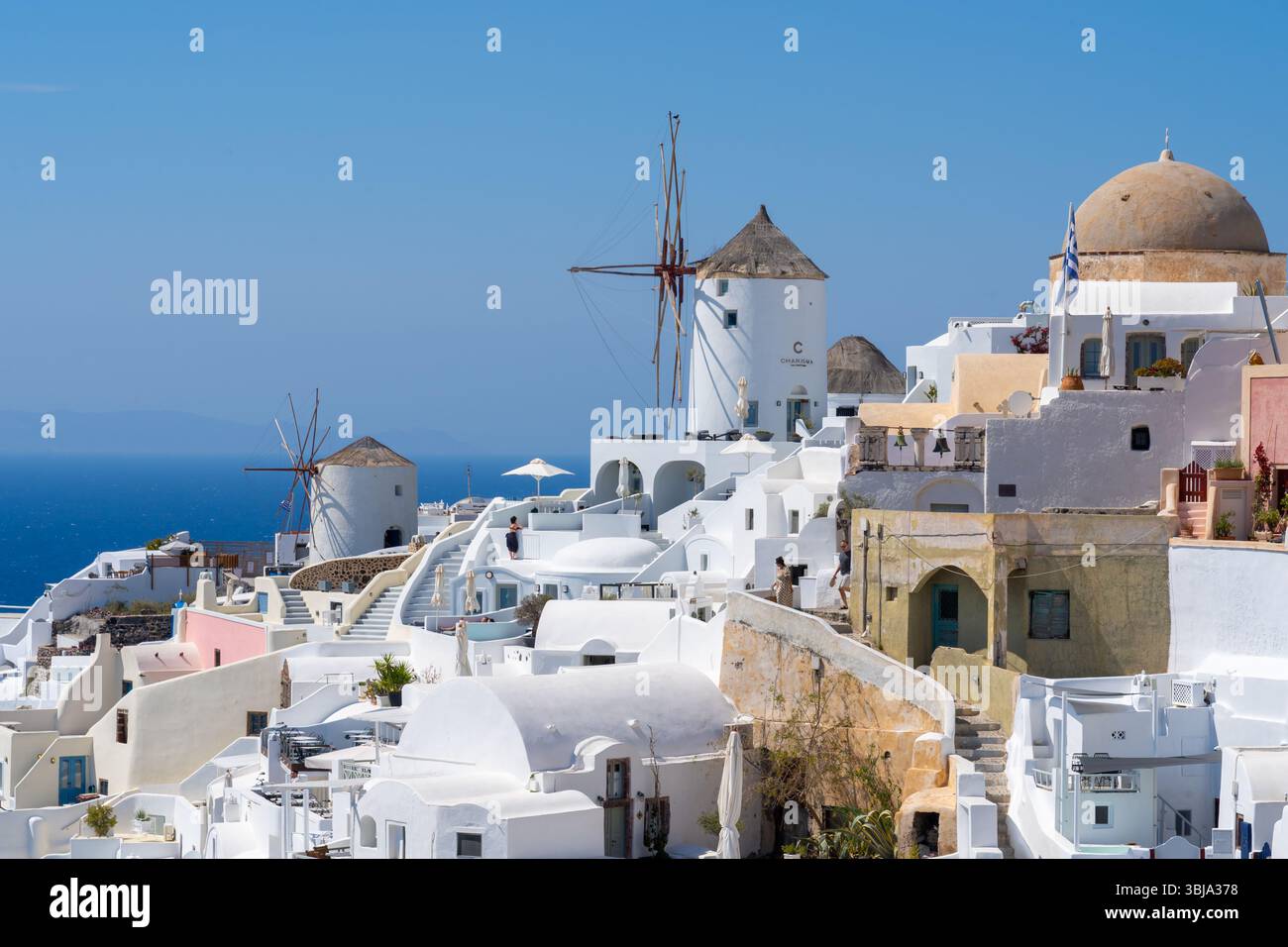 Blick auf die Stadt Oia auf Santorin, Griechenland. Stockfoto