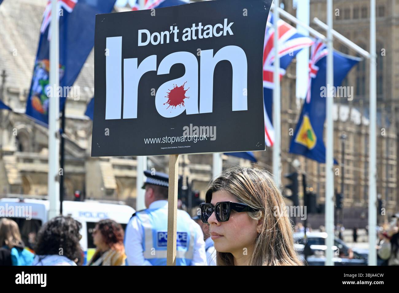 London, Großbritannien. Krieg stoppen, nicht die Iran-Demonstration angreifen. Protest von stopwar.org.uk, der ein Ende der israelischen Streiks auf Iran und Palästina und ein Ende der britischen Bewaffnung Israels fordert. Quelle: michael melia/Alamy Live News Stockfoto