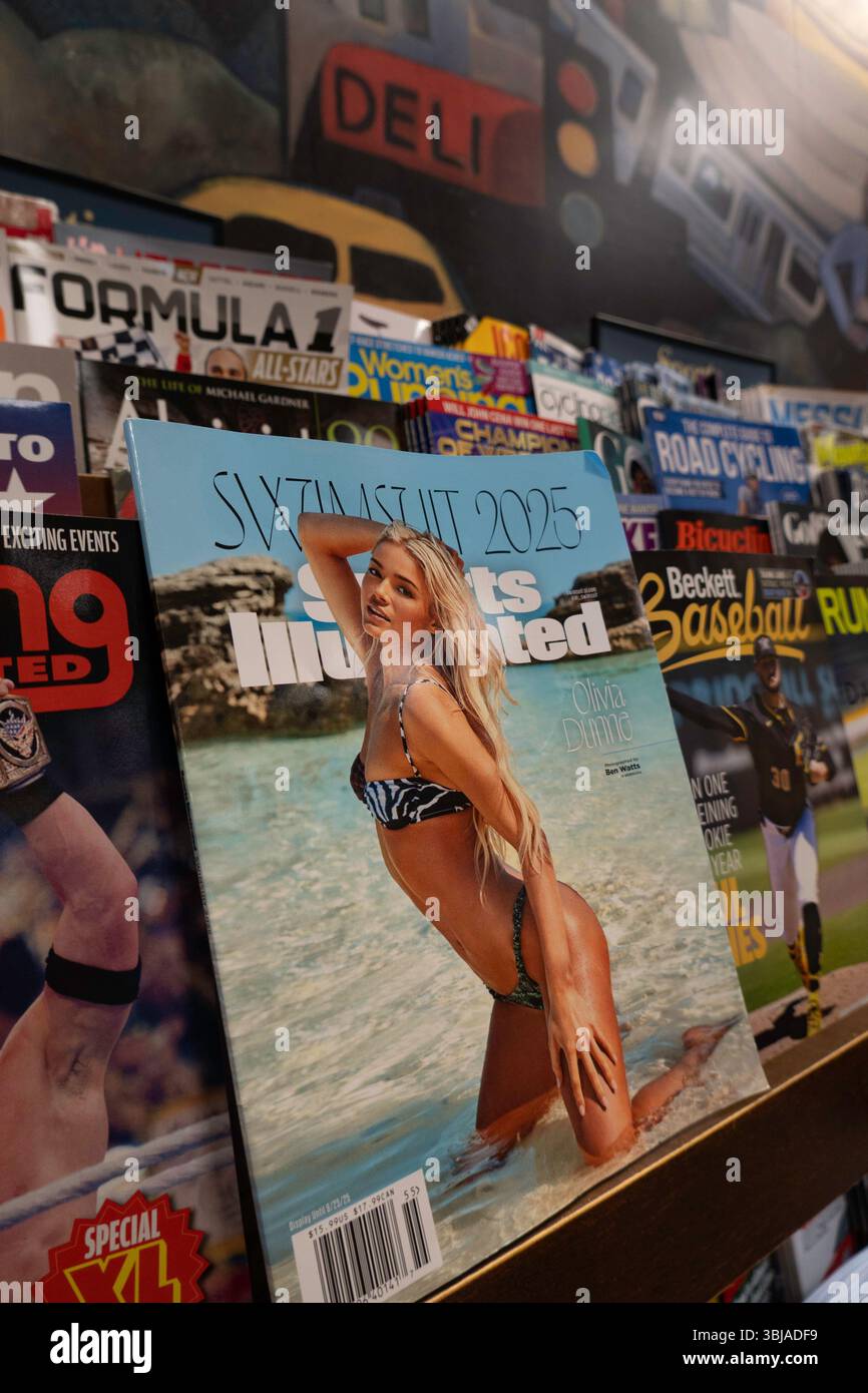 Barnes & Noble Booksellers auf der Fifth Avenue in New York City bietet eine große Auswahl an Büchern und Zeitschriften, USA 2025 Stockfoto