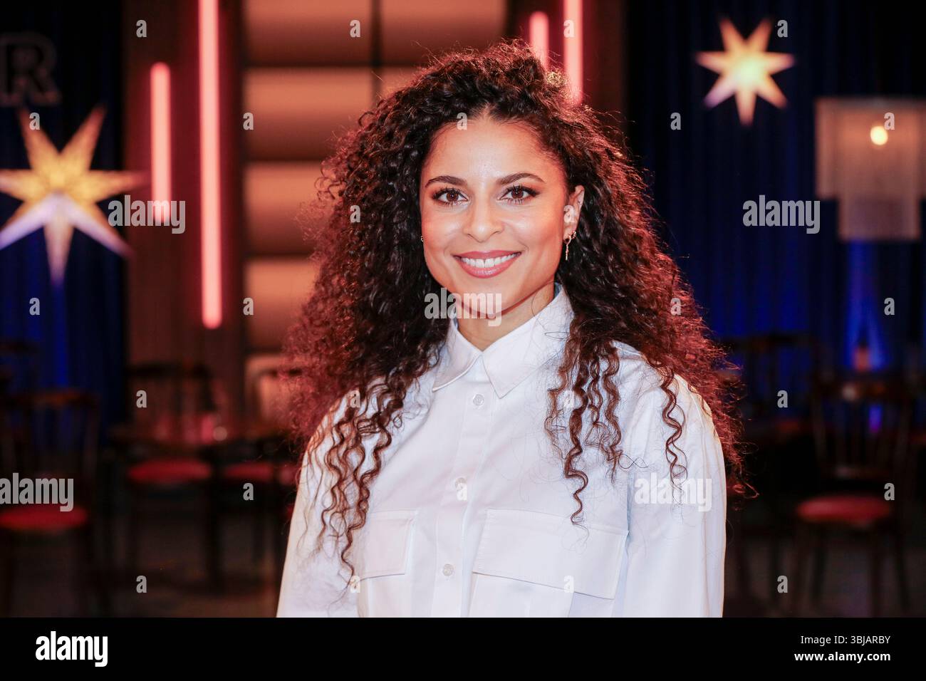 Patricia Meeden bei der Aufzeichnung der WDR-Talkshow 'Kölner Treff' im WDR Studio BS 2. Köln, 12.12.2023 Stockfoto Patricia Meeden bei der Aufzeichnung der WDR-Talkshow 'Kölner Treff' im WDR Studio BS 2. Köln, 12.12.2023 Stockfoto
