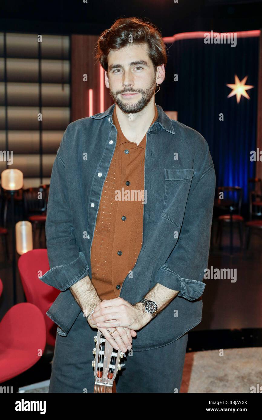 Álvaro Soler bei der Aufzeichnung der WDR-Talkshow 'Kölner Treff' im WDR Studio BS 3. Köln, 05.12.2024 Stockfoto