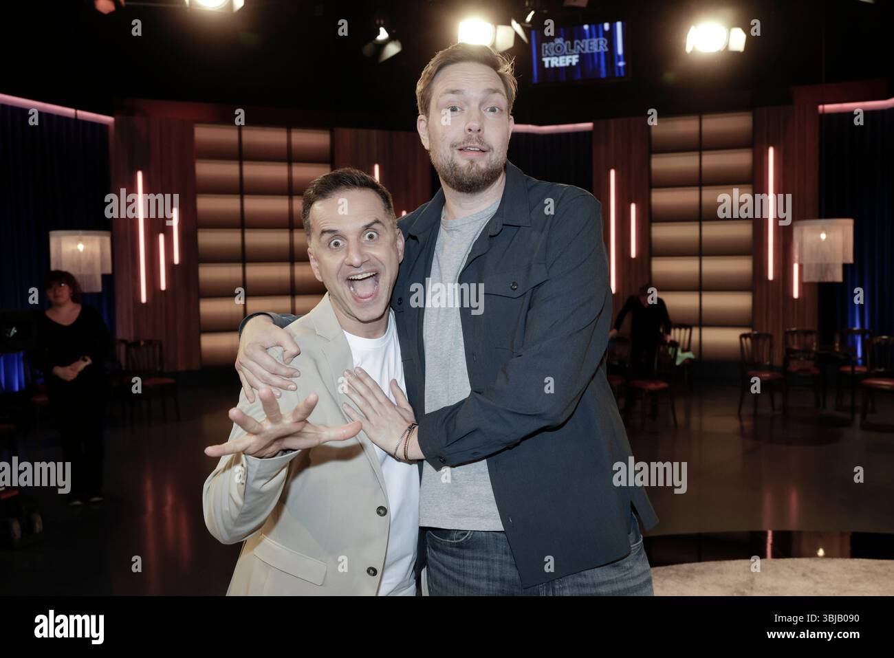 Özcan Cosar und Bastian Bielendorfer bei der Aufzeichnung der WDR-Talkshow 'Kölner Treff' im WDR Studio BS 3. Köln, 27.03.2025 Stockfoto