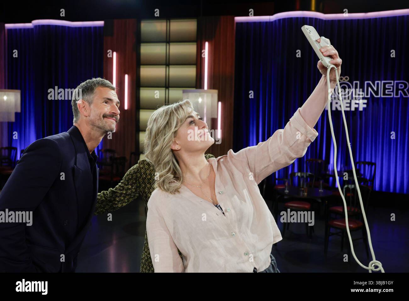 Micky Beisenherz und Gesine Cukrowski bei der Aufzeichnung der WDR-Talkshow 'Kölner Treff' im WDR Studio BS 3. Köln, 28.05.2025 Stockfoto