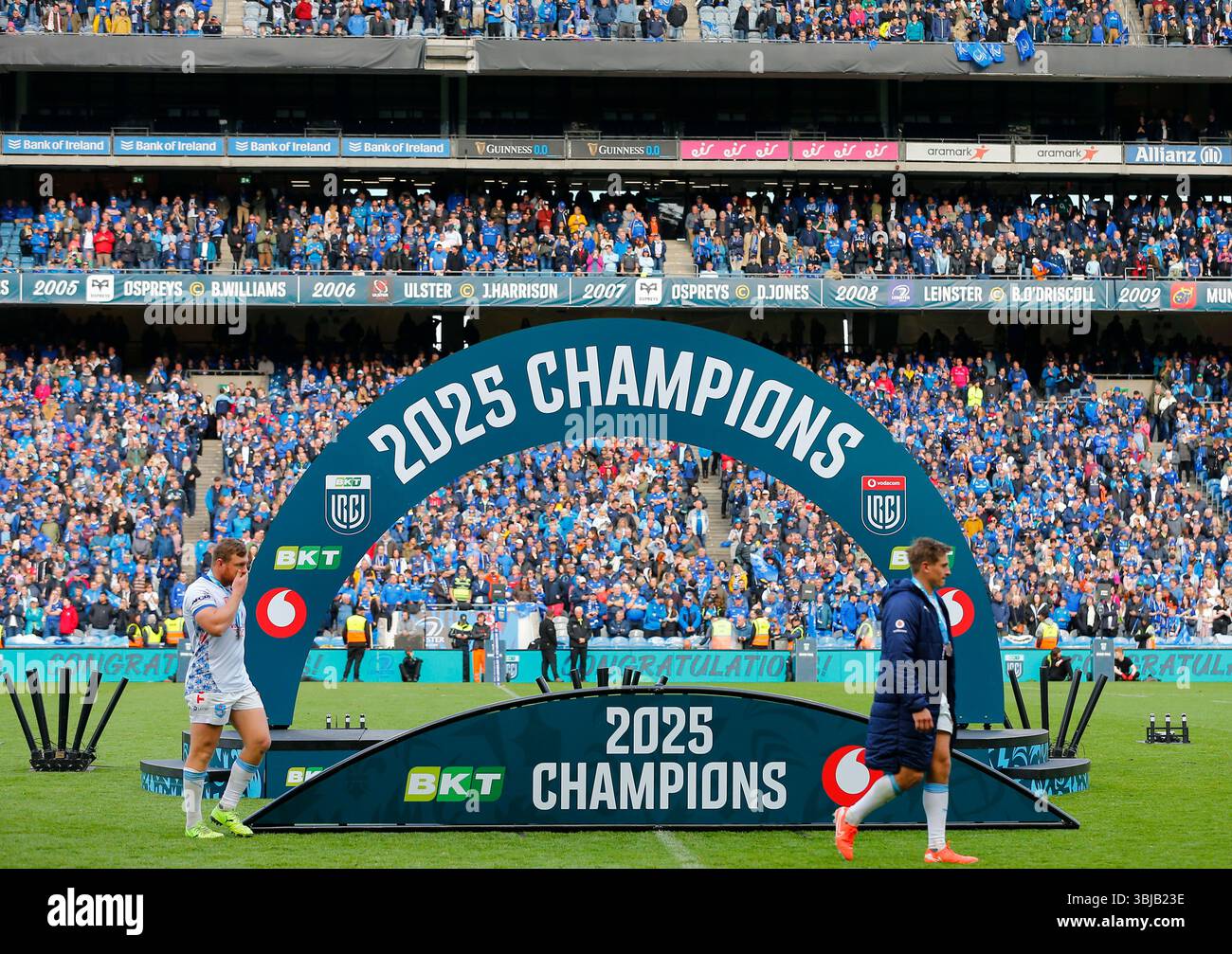 14. Juni 2025; Croke Park, Dublin, Irland; United Rugby Championship Grand Final, Leinster gegen Vodacom Bulls; Vodacom Bulls Spieler nach der zweiten Medaille Stockfoto