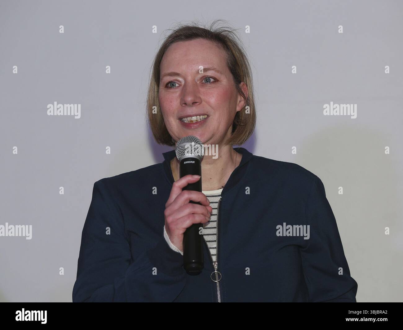 Deutsche Politikerin Janina Boettger (die linke) bei einer Veranstaltung im Magdeburger Familienhaus, Magdeburg, DE Stockfoto