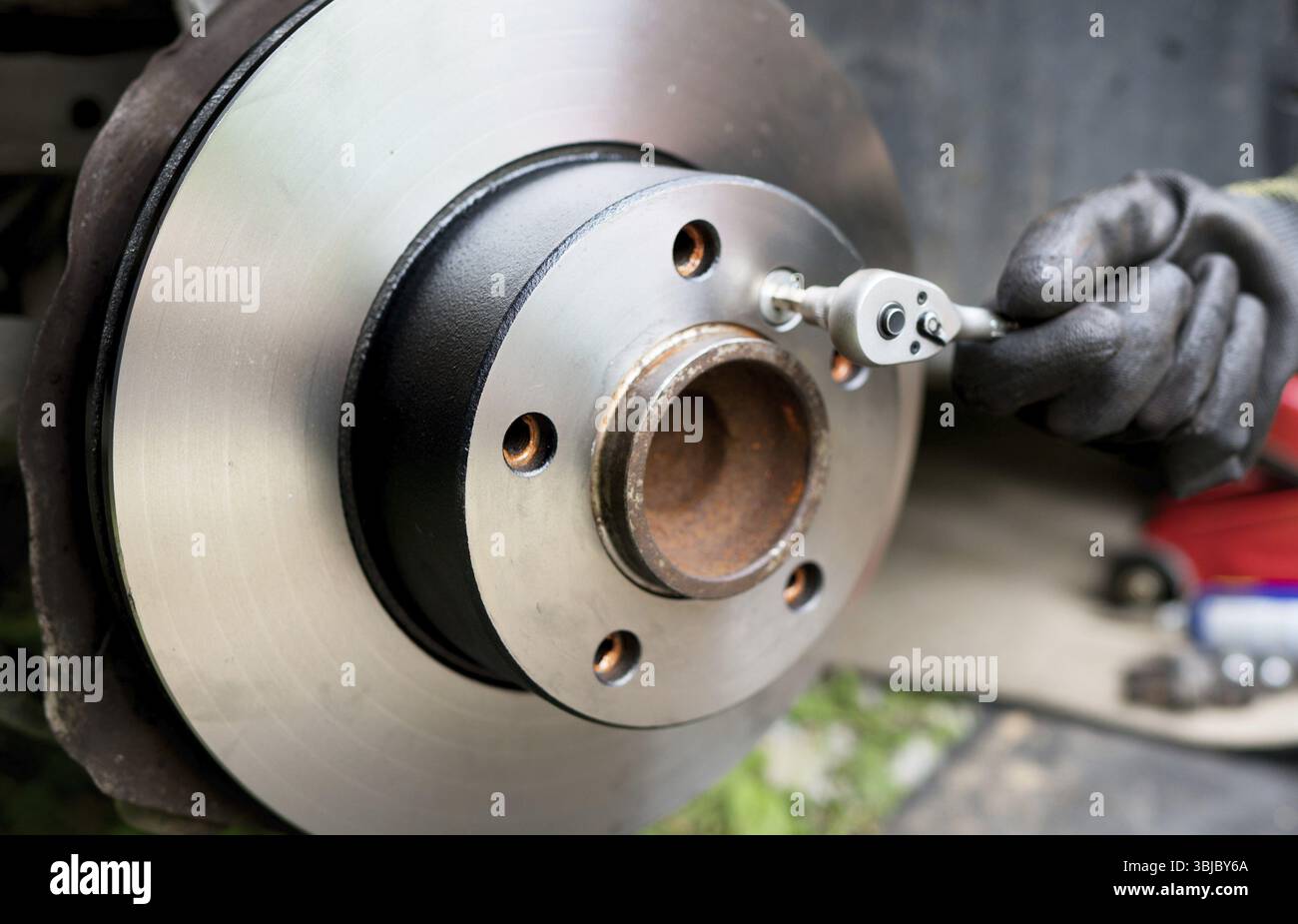 Reparatur der Scheibenbremsanlage im Auto Stockfoto