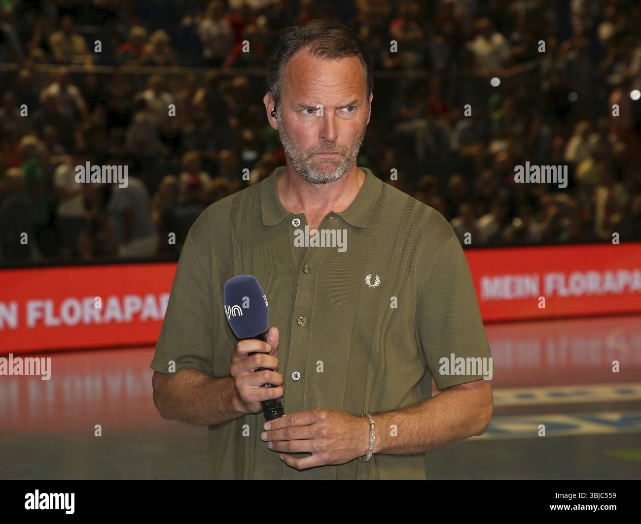 DYN-Experte Dagur Sigurdsson bei DAIKIN HBL Saison 2024-25 Spieltag 03 SC Magdeburg-THW Kiel am 22.09.2024, Magdeburg, DE Stockfoto