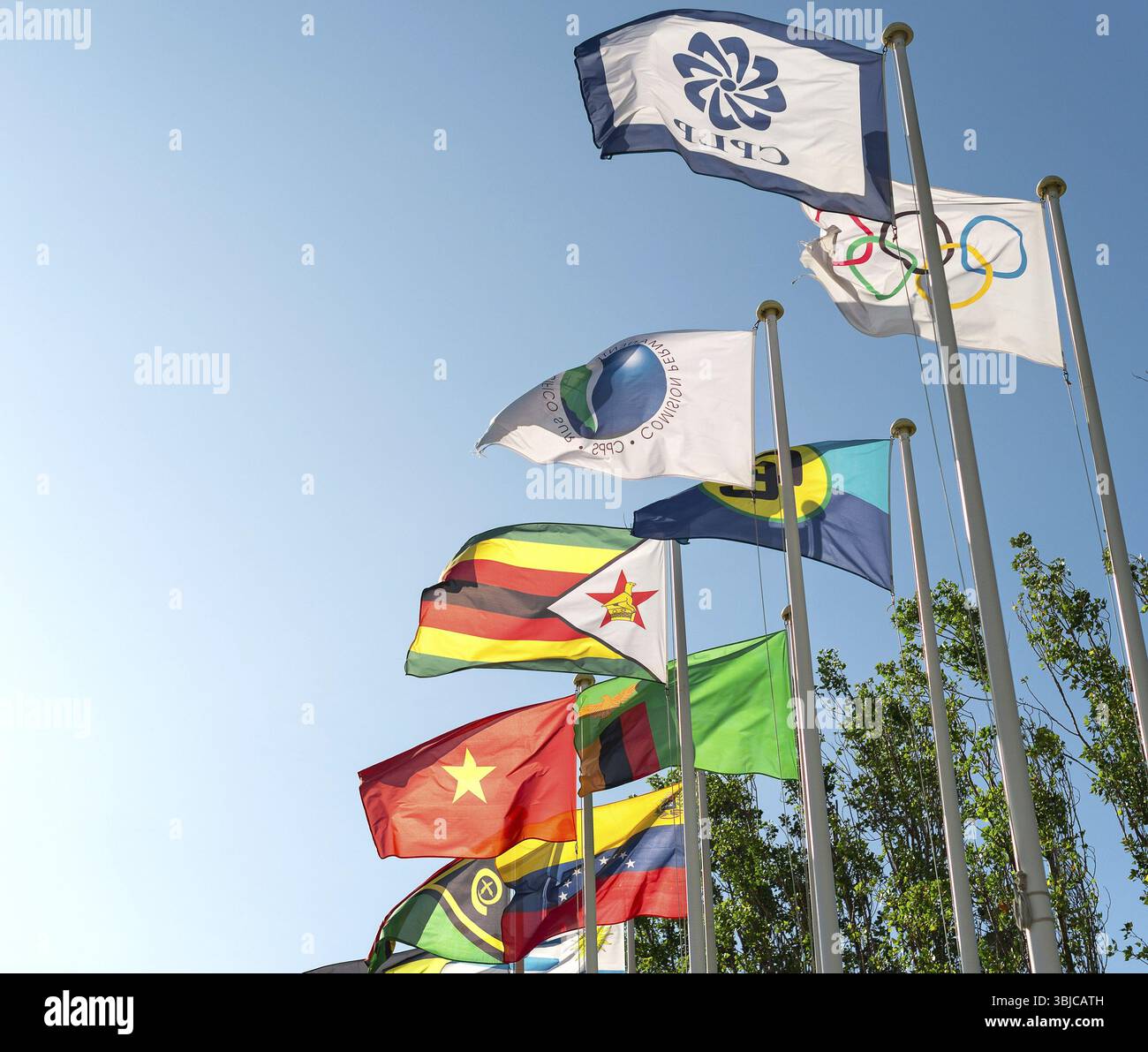 Flaggen im Park der Nationen in Lissabon Stockfoto