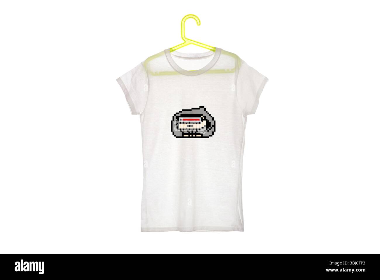 Öffentliches NFT-Projekt CrypToadz auf weißem T-Shirt. Digitale Mode, Kryptokunst, Wearables, nicht fungibles Token Stockfoto