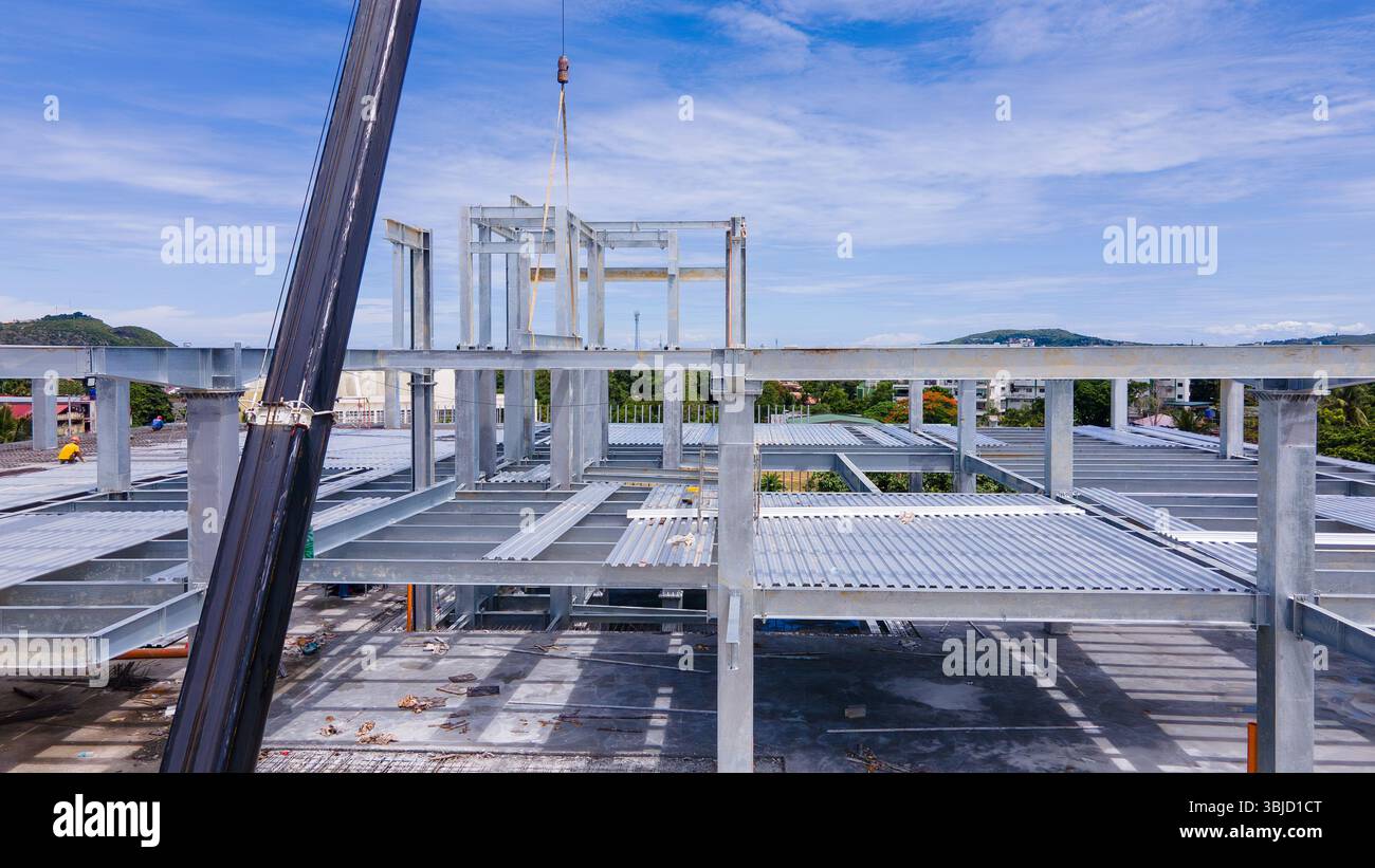 Stahlrahmen eines neuen Geschäftsgebäudes im Bau Stockfoto