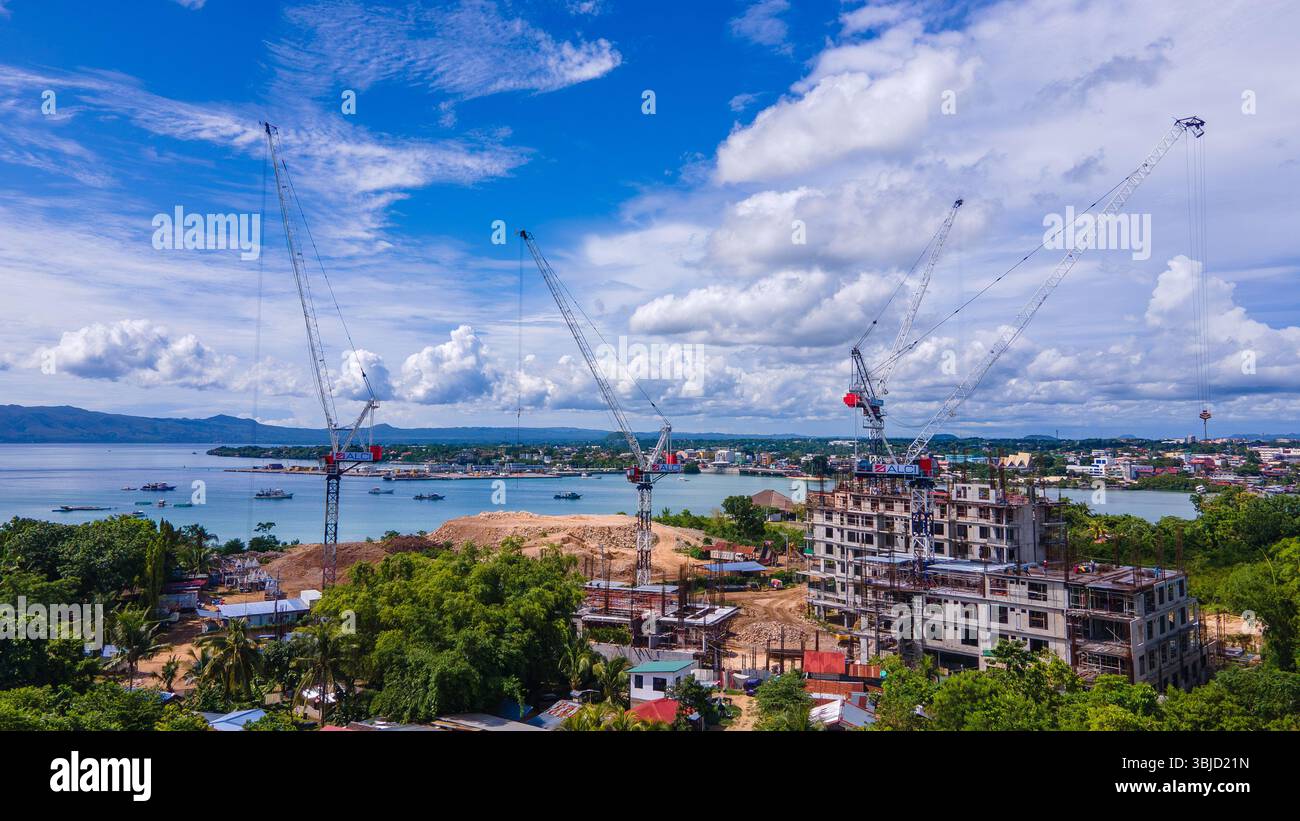 Bau eines modernen Wohnkomplexes auf einer tropischen Insel Stockfoto