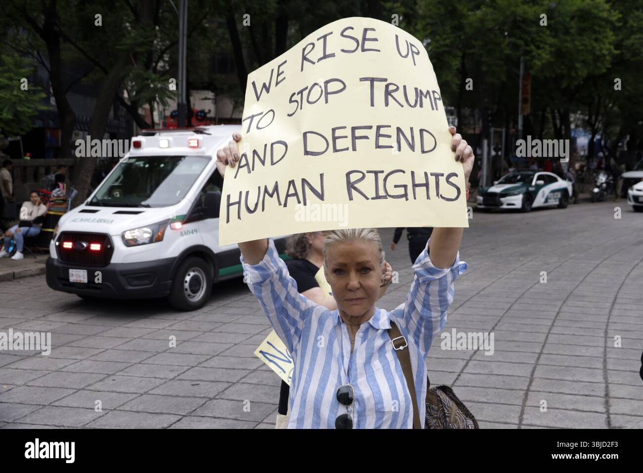 Nicht exklusiv: US-Bürger der Demokratischen Partei nehmen an einer Demonstration mit dem Namen „No Kings“ gegen die Einwanderungspolitik der US-Regierung Teil Stockfoto