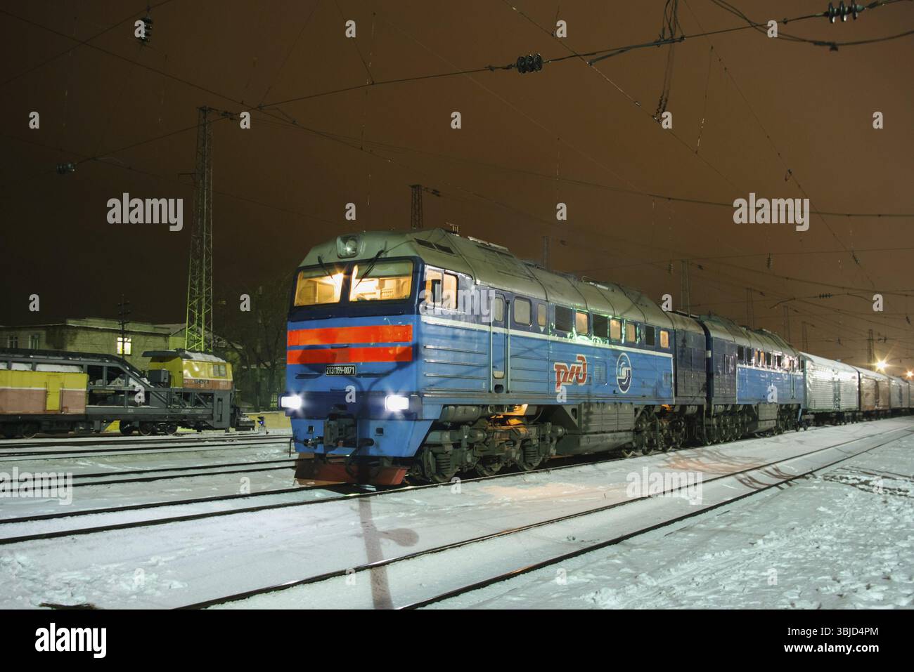 Nowosibirsk, Russland - 24. Januar 2018: Lokomotive oder Lokomotive ist ein Schienenfahrzeug, das die Triebkraft für einen Zug liefert Stockfoto