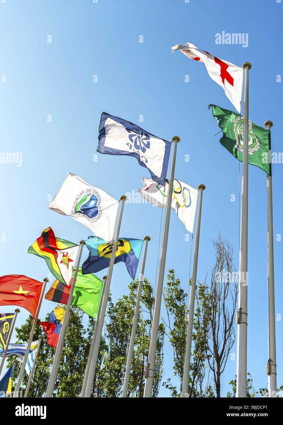 Flaggen im Park der Nationen in Lissabon Stockfoto