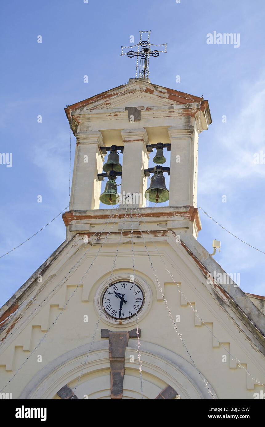 Detailansicht der alt-katholischen Kirche Glockenturm Stockfoto