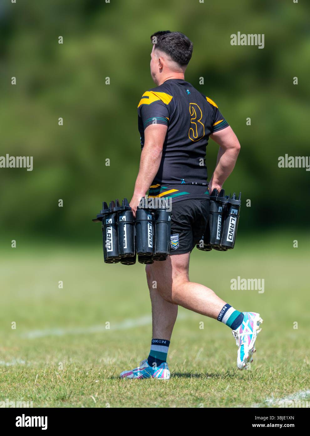 Männer spielen in einem Amateur-Rugby-League-Spiel. Stockfoto
