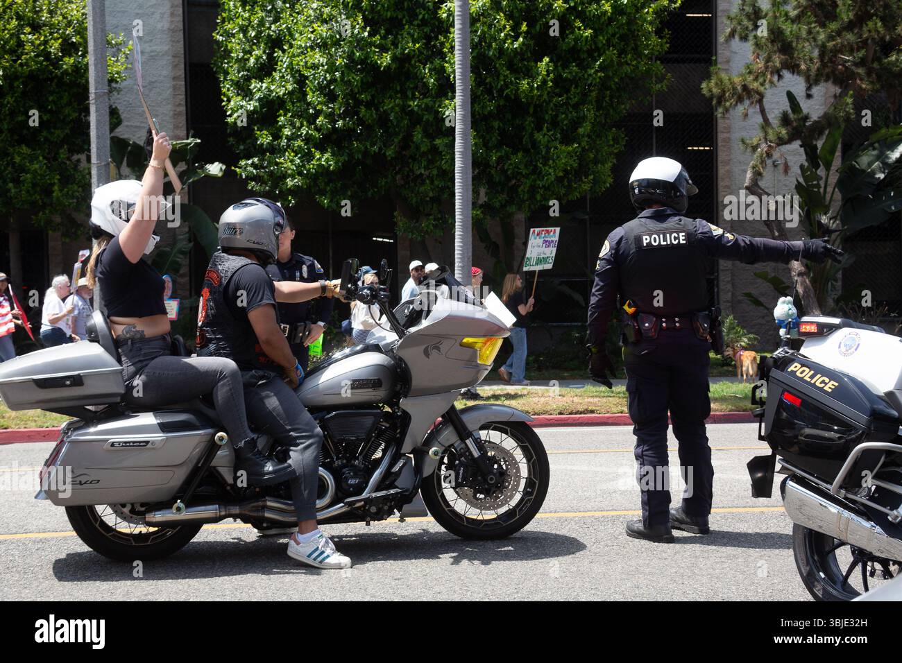 14. Juni 2025 - friedliche Protestdemonstration der No Kings und marsch in Long Beach, CA Stockfoto