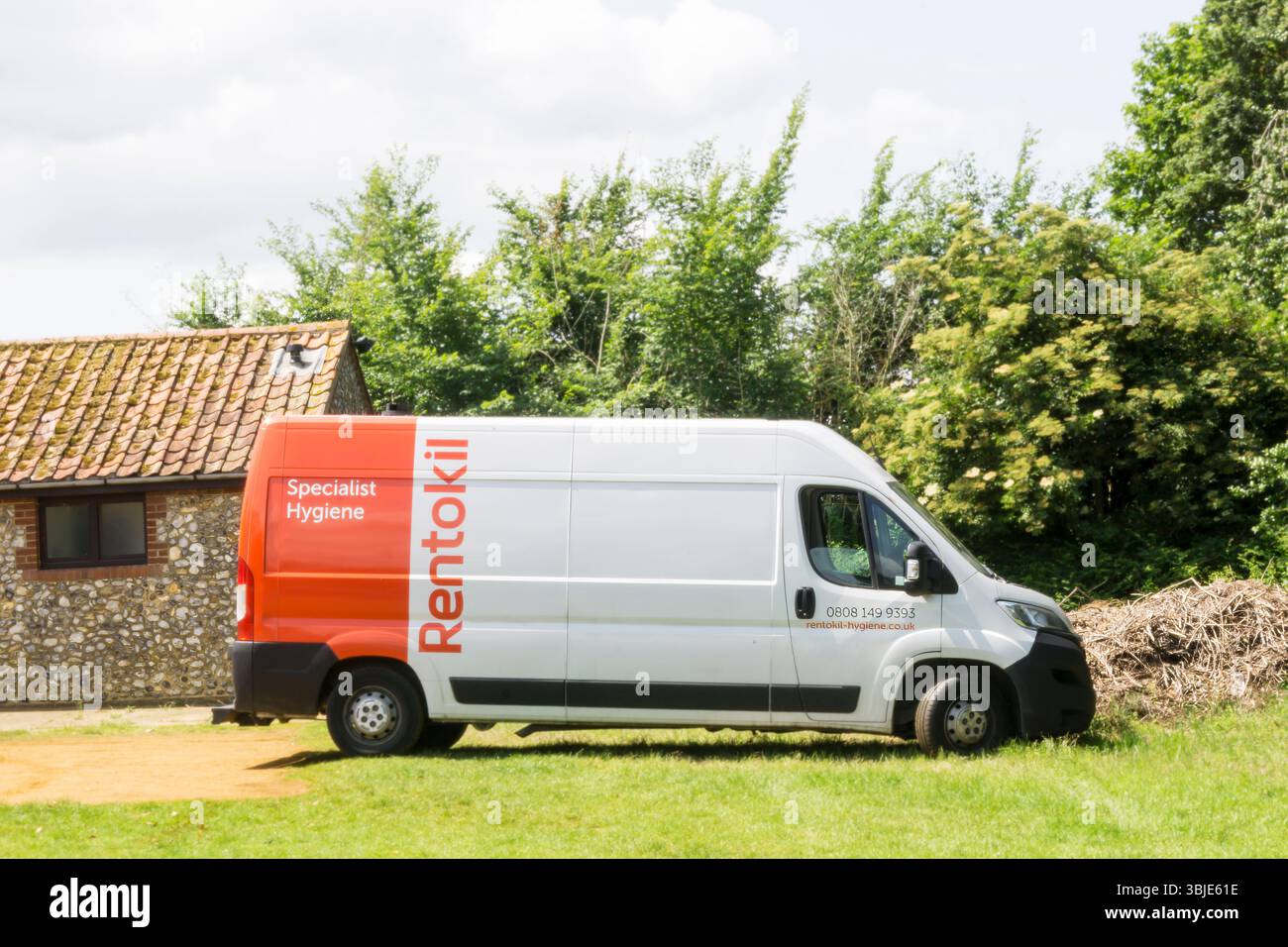 Rentokil Specialist Hygiene Van auf dem Land geparkt. Stockfoto