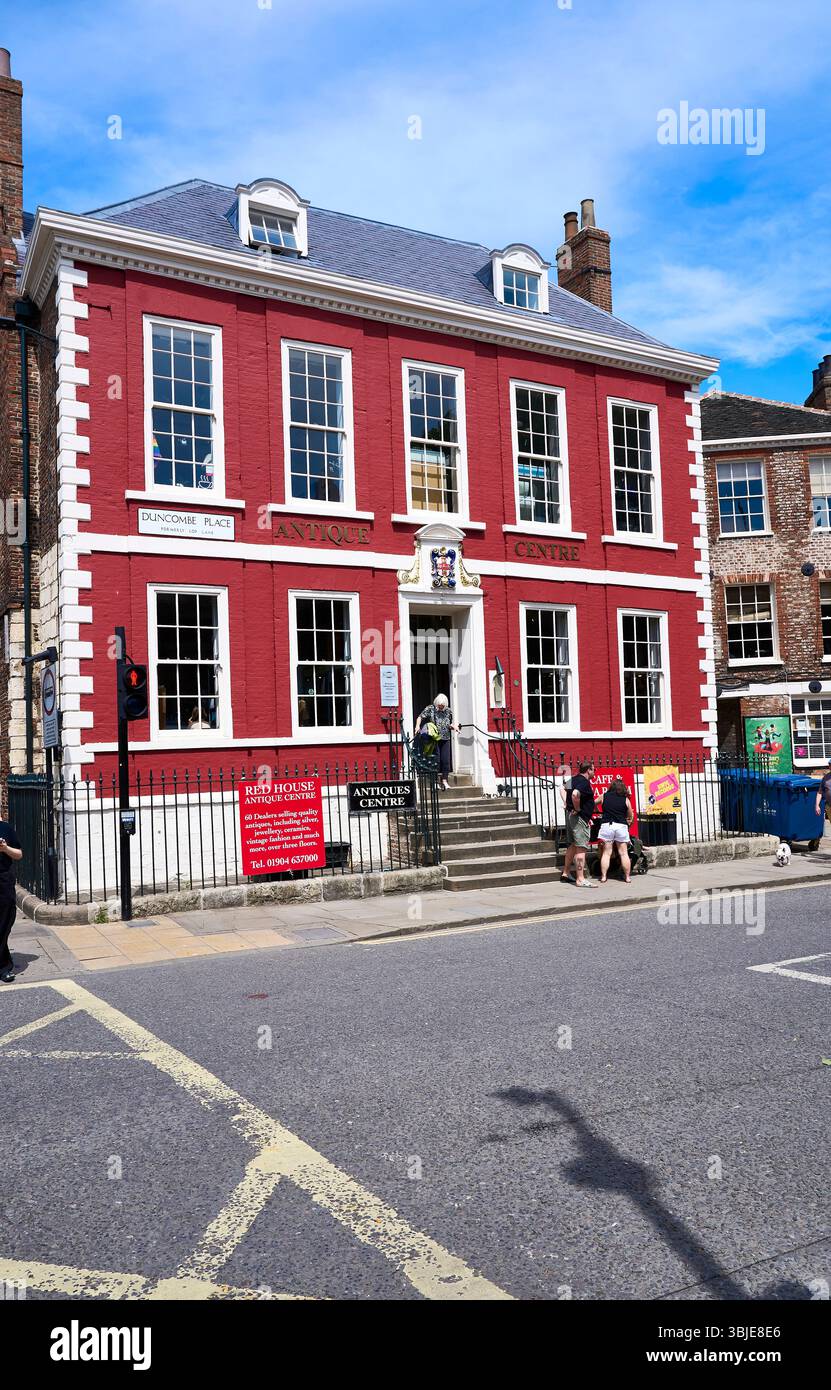 Red House Antiquitätenzentrum am Duncombe Place in York, Großbritannien Stockfoto