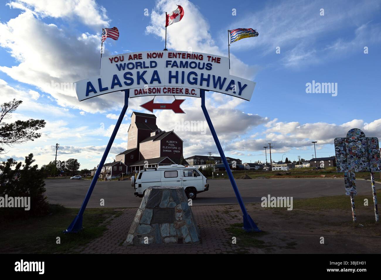 In Dawson Creek, British Columbia, ist der Ausgangspunkt des Alaska Highway ein bekanntes Wahrzeichen. Stockfoto