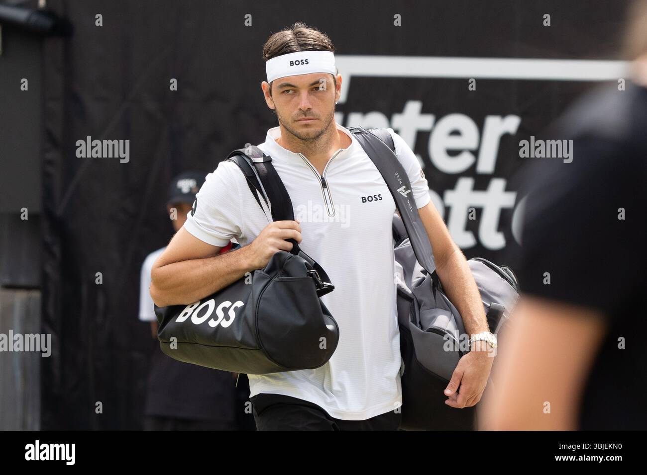 Taylor Fritz, Einlauf, Spielbeginn, Alexander Zverev vs. Taylor Fritz, Tennis, ATP-Turnier, Boss-Open, Center-Court, Finale, 15.06.2025, Foto: Eibner-Pressefoto/Edward Cheung Stockfoto