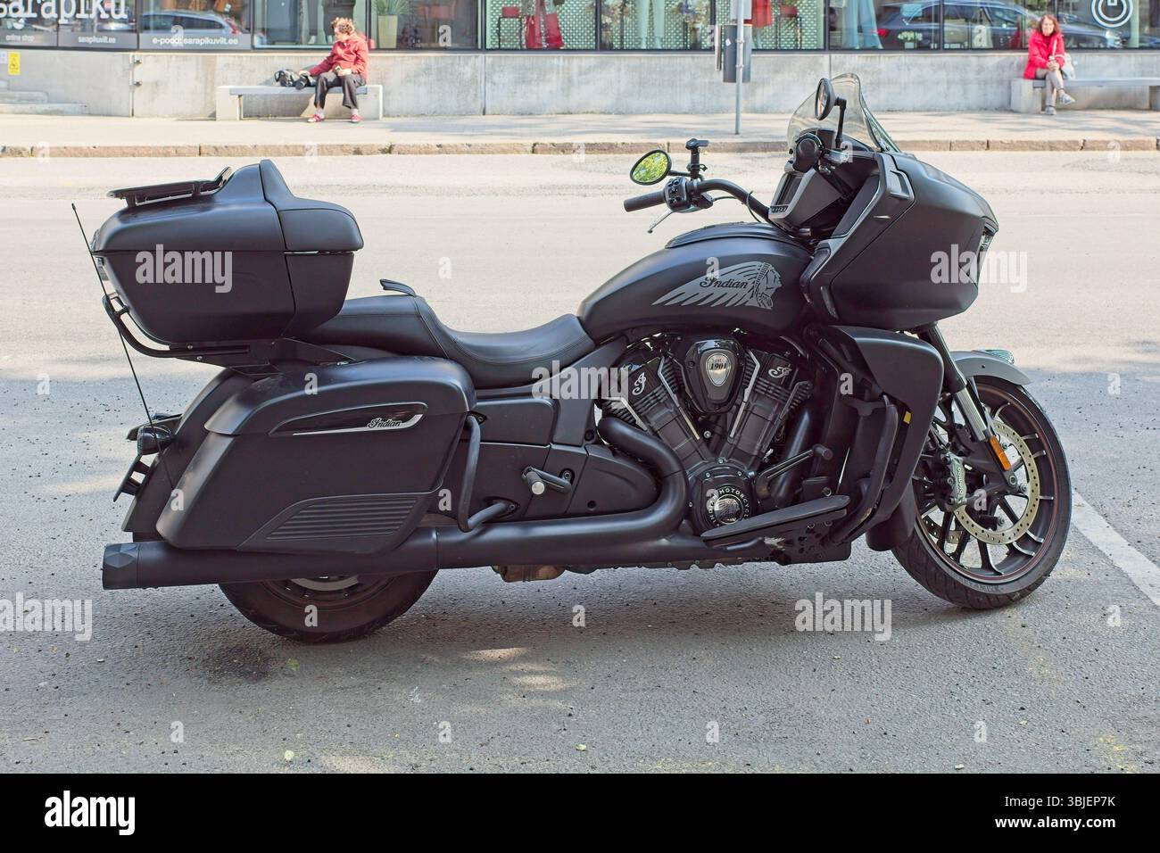 Kuressaare, Saaremaa, Estland – Mai 31. 2025: Indische Verfolgungsmotorräder bei Hobby Vehicles auf der Insel, Viimane Käik, Kuressaare Central Square. Stockfoto