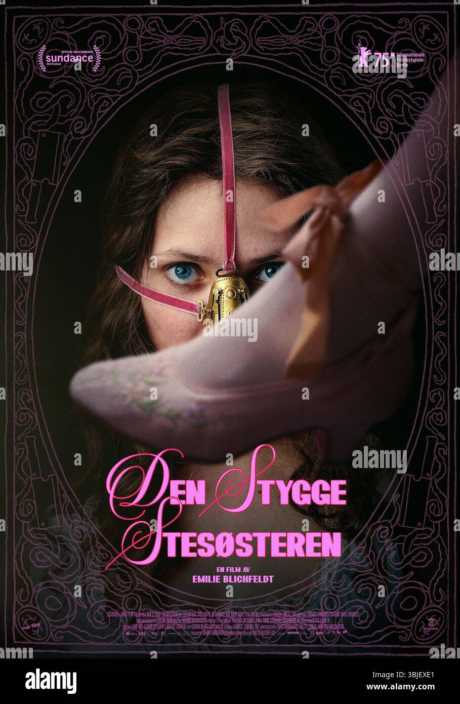 ANE DAHL TORP in DER HÄSSLICHEN STIEFSCHWESTER (2025) -Originaltitel: DEN STYGGE STESOSTEREN-, Regie: EMILIE BLICHFELDT. Quelle: MER Film / Lava Films / Album Stockfoto