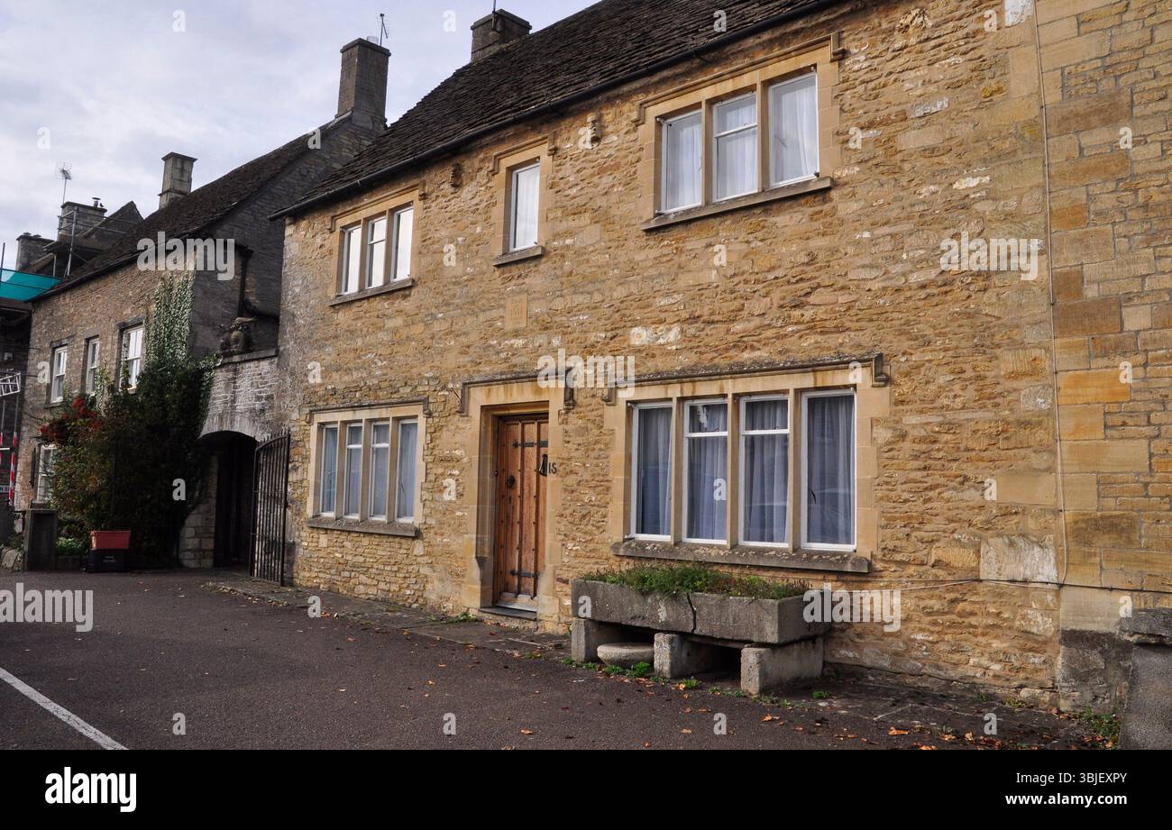 Church House im Dorf High Street of Sherston in Wiltshire... wurde kurz nach dem Brand von 1511 erbaut, als die meisten Häuser in der High Street wurden Stockfoto