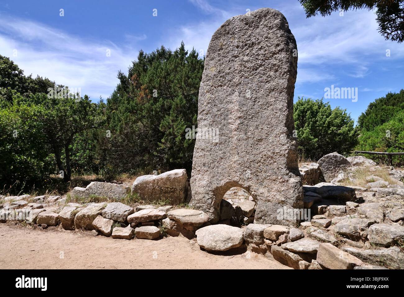 Foto des Grabes der Riesen von Li Mizzani. Palau, Sassari, Sardinien, Italien Stockfoto