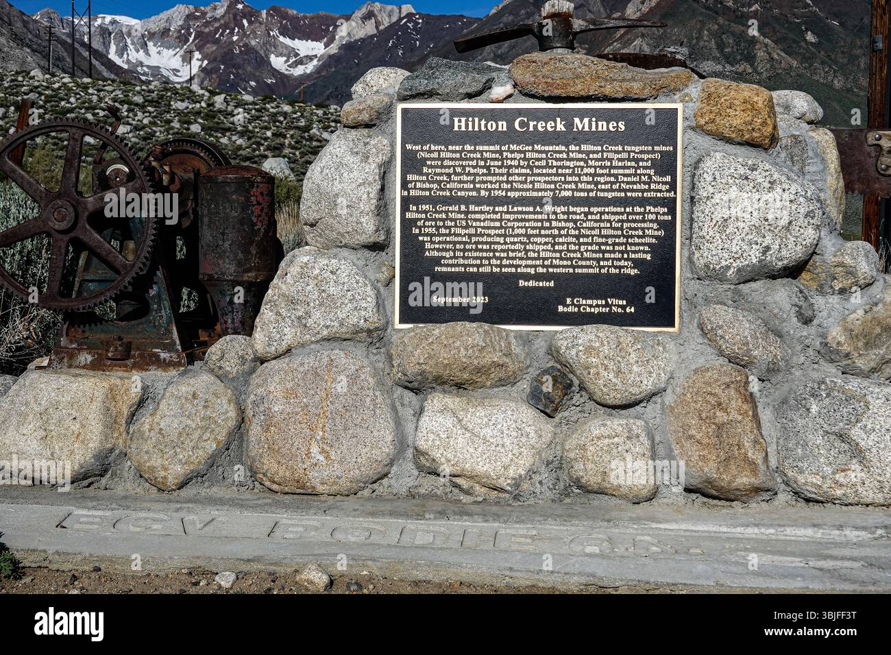 Hilton Creek Minen historische Gedenktafel in den östlichen Sierra Mountains Stockfoto