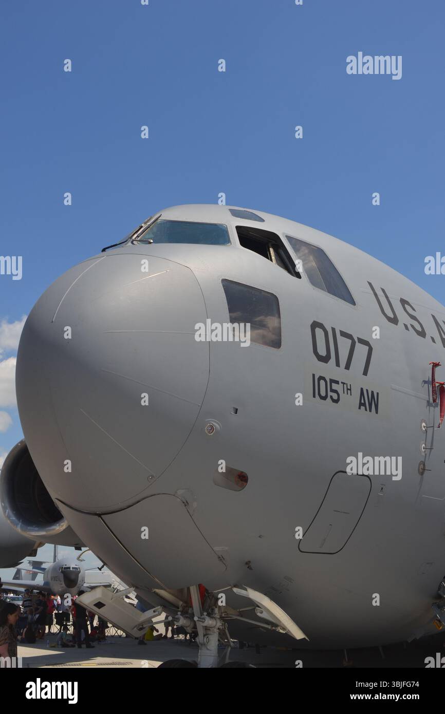 Nose of a 105th Airlift Wing Boeing Globemaster C-17 auf einer Flugschau in Massachusetts Stockfoto