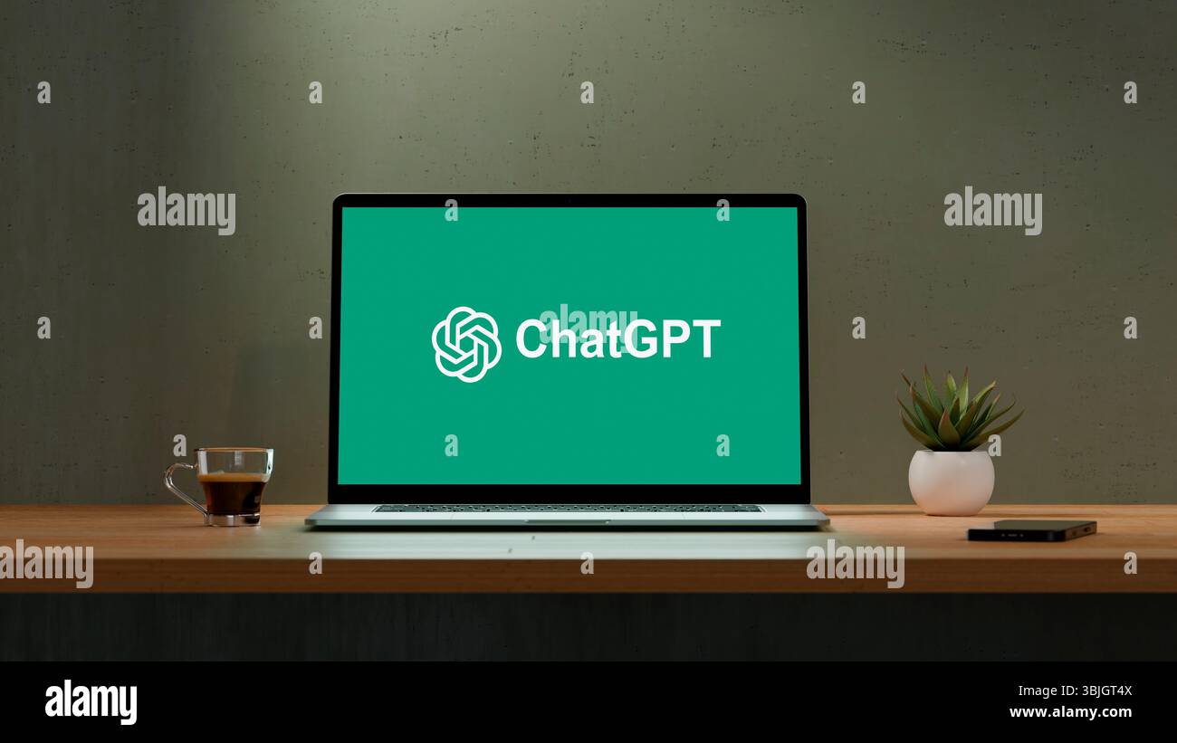 ChatGPT auf dem Laptop-Bildschirm. Computer über einem Schreibtisch, der Chat GPT ausführt. Diese Software ist ein Chatbot, der auf künstlicher Intelligenz basiert, die von OpenAI entwickelt wurde. Rosa Stockfoto
