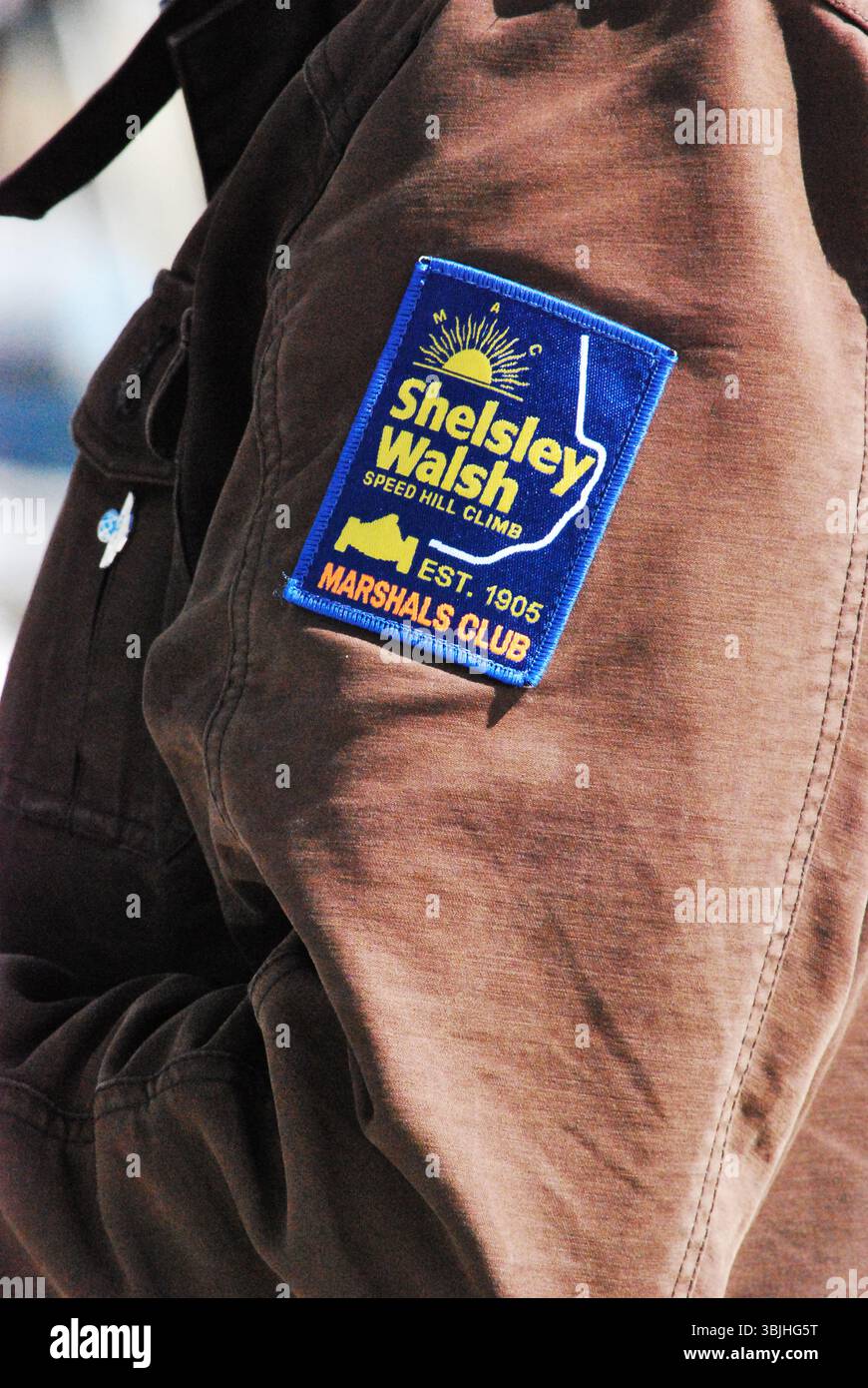 Shelsley Walsh Logo-Abzeichen auf Uniform für Teilnahme an Motorsport Events.Dover, Großbritannien Stockfoto