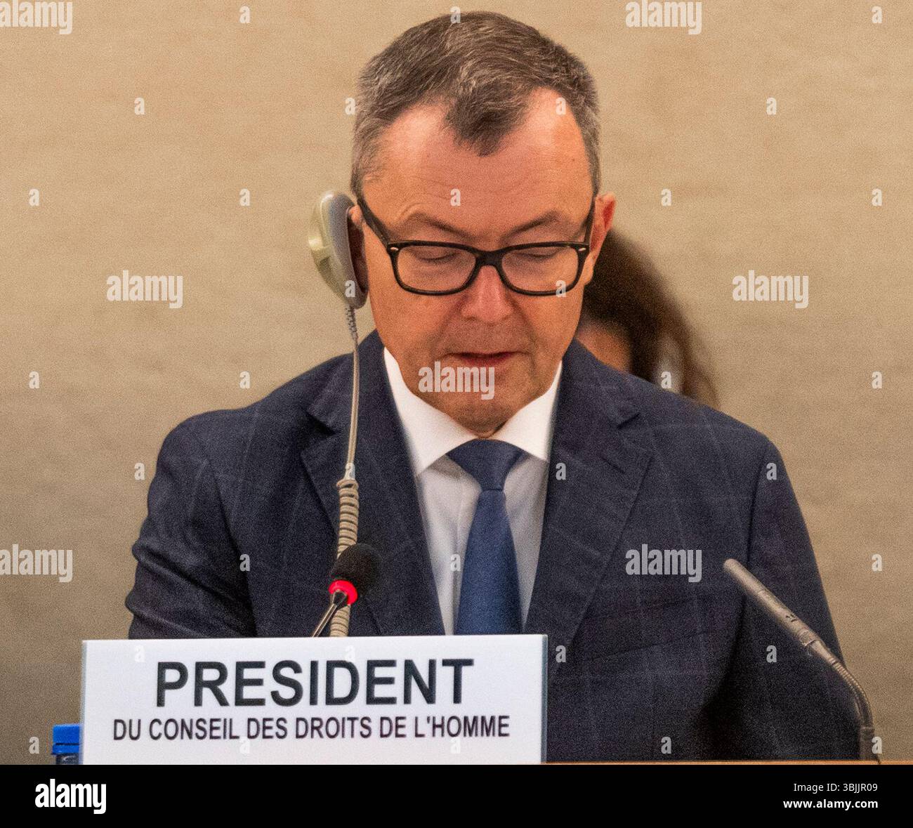 Juni 2025, Genf, Genf, Schweiz: Genf, Schweiz, 16.06.2025: JURG LAUBER, Schweizer Diplomat und Präsident des UN-Menschenrechtsrates, führte während der 59. Tagung des Menschenrechtsrates den Vorsitz auf der Tagung zum Scheitern Afghanistans (über Verletzungen von Frauen und Kindern). Die Pressekonferenz über die 59. Tagung des Menschenrechtsrats über die Menschenrechte im Gazastreifen fand mit Unterstützung des OHCHR (Büro des Hohen Kommissars der Vereinten Nationen für Menschenrechte) und der WHO (Weltgesundheitsversammlung) am Hauptsitz der Vereinten Nationen in Genf statt Stockfoto