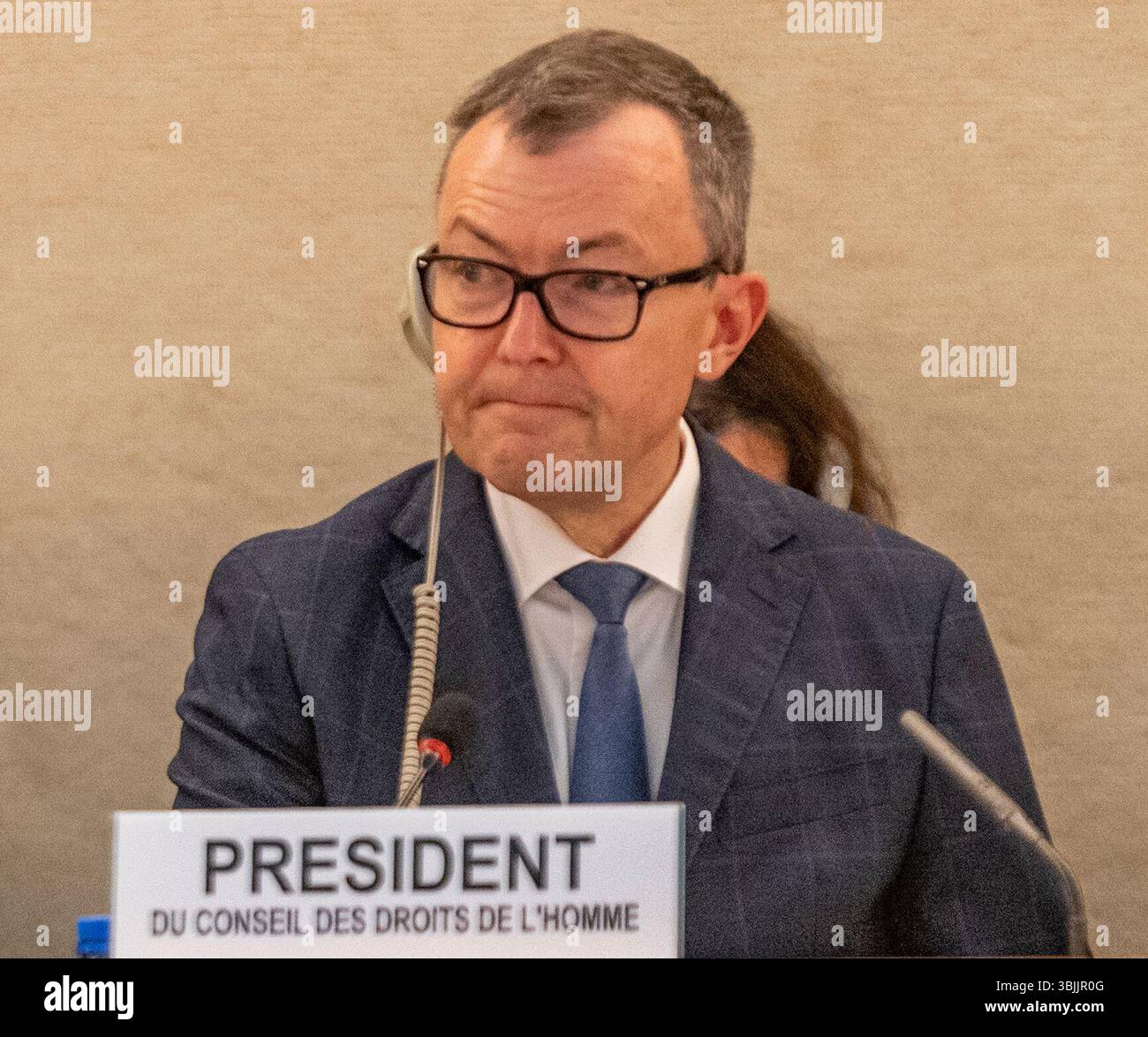 Juni 2025, Genf, Genf, Schweiz: Genf, Schweiz, 16.06.2025: JURG LAUBER, Schweizer Diplomat und Präsident des UN-Menschenrechtsrates, führte während der 59. Tagung des Menschenrechtsrates den Vorsitz auf der Tagung zum Scheitern Afghanistans (über Verletzungen von Frauen und Kindern). Die Pressekonferenz über die 59. Tagung des Menschenrechtsrats über die Menschenrechte im Gazastreifen fand mit Unterstützung des OHCHR (Büro des Hohen Kommissars der Vereinten Nationen für Menschenrechte) und der WHO (Weltgesundheitsversammlung) am Hauptsitz der Vereinten Nationen in Genf statt Stockfoto