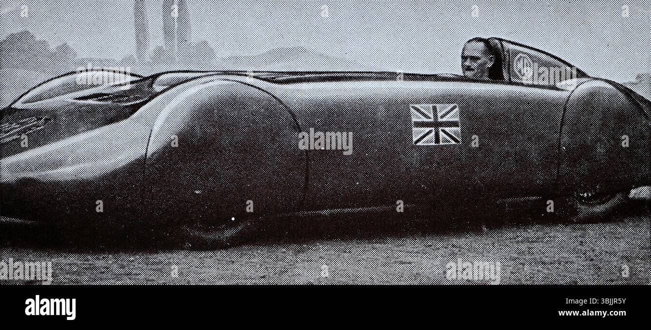 Major A.T.G. Gardner, auch bekannt als Goldie. Er war der erste Mann, der mit einem leichten Auto über 150 km/h fuhr. Er tat dies im November 1938 mit einem stromlinienförmigen MG Magnette. Aus einer Serie von Zigarettenkarten namens The Kings of Speed, die 1939 vom Tabakhersteller W. A. & A. C. Churchman veröffentlicht wurden. Stockfoto