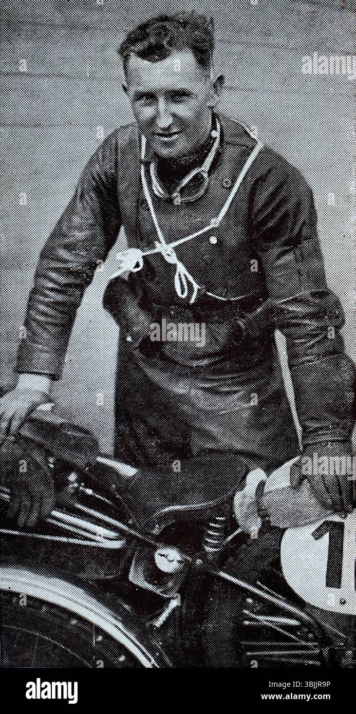 Ernst Henne, ein Bayer, der als schnellster Mann auf zwei Rädern bekannt war. Im November 1937 stellte er auf der Autobahn Frankfurt–Darmstadt einen Geschwindigkeitsweltrekord für Motorräder auf. Aus einer Serie von Zigarettenkarten namens The Kings of Speed, die 1939 vom Tabakhersteller W. A. & A. C. Churchman veröffentlicht wurden. Stockfoto