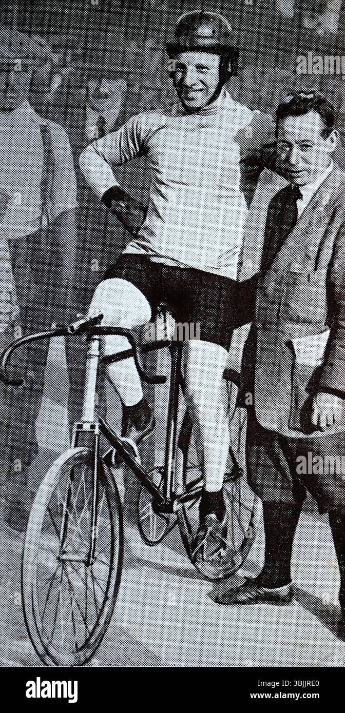 Leon Vanderstuyft, ein belgischer Radfahrer, der 1928 in Paris einen Weltrekord für motorgetaktete Pedalradfahrer aufstellte. Aus einer Serie von Zigarettenkarten namens The Kings of Speed, die 1939 vom Tabakhersteller W. A. & A. C. Churchman veröffentlicht wurden. Stockfoto