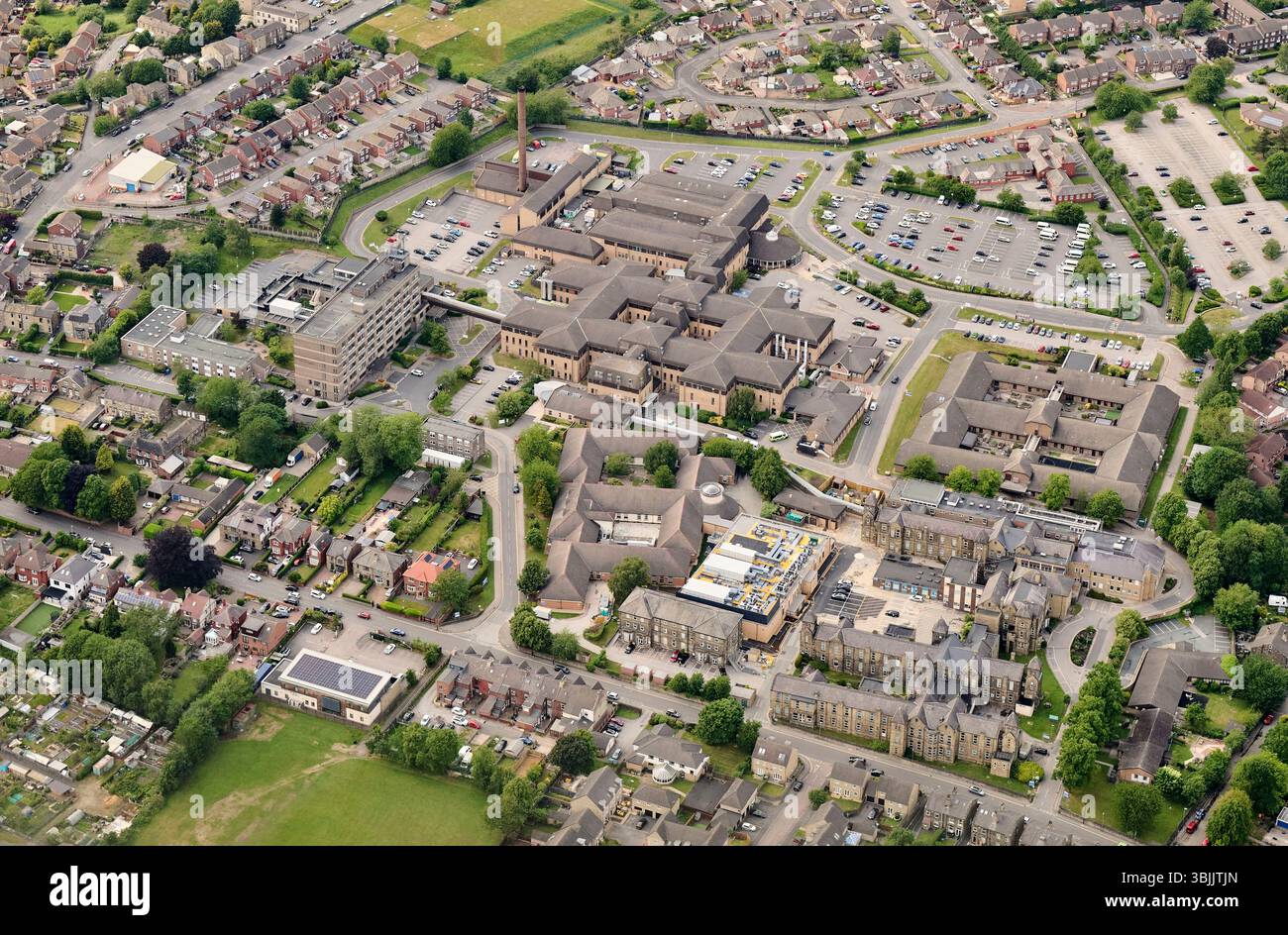Eine Drohnenaufnahme des Dewsbury Hospital, West Yorkshire, Nordengland, Großbritannien Stockfoto