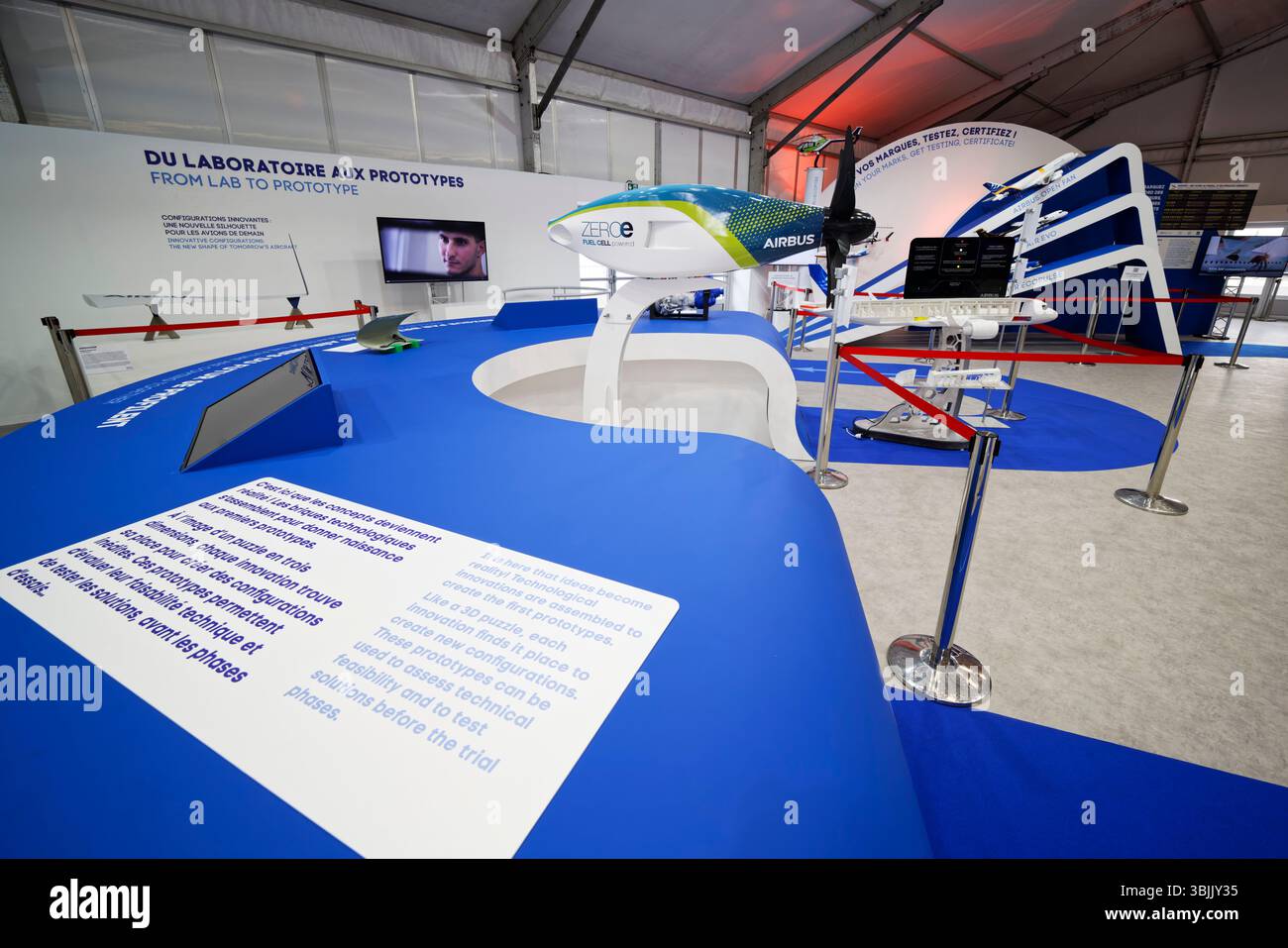 Paris-Le Bourget, Frankreich. Juni 2025. Die 4. Ausgabe des Paris Air Lab zeigt, wie Innovationen, Forschung und neue Technologien den ökologischen Übergang zu einem nachhaltigeren Luftverkehr während der 55. Ausgabe der Paris Airshow unterstützen. Eröffnung der 55. Ausgabe der Internationalen Aeronautik- und Raumfahrtschau vom 16. Bis 22. Juni 2025 in Paris-Le Bourget, Frankreich. Quelle: Bernard Menigault/Alamy Live News Stockfoto