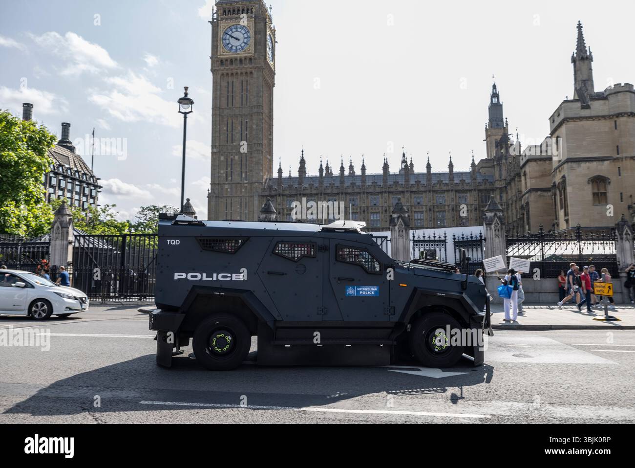 Die Londoner Metropolitan Police hat kürzlich neue gepanzerte Fahrzeuge namens SandCats für bewaffnete Polizeieinsätze mit hohem Risiko in Großbritannien eingeführt Stockfoto