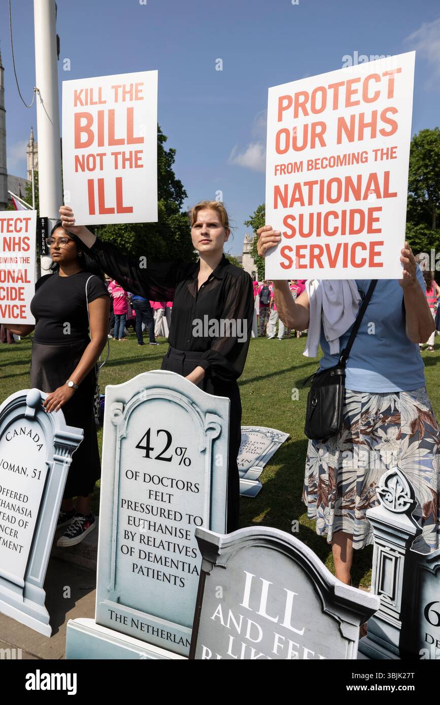 Der "Endlife Opfers (End of Life) Bill", Befürworter und Gegner des britischen Sterbegesetzes, protestieren vor dem Westminster-parlament, Großbritannien Stockfoto